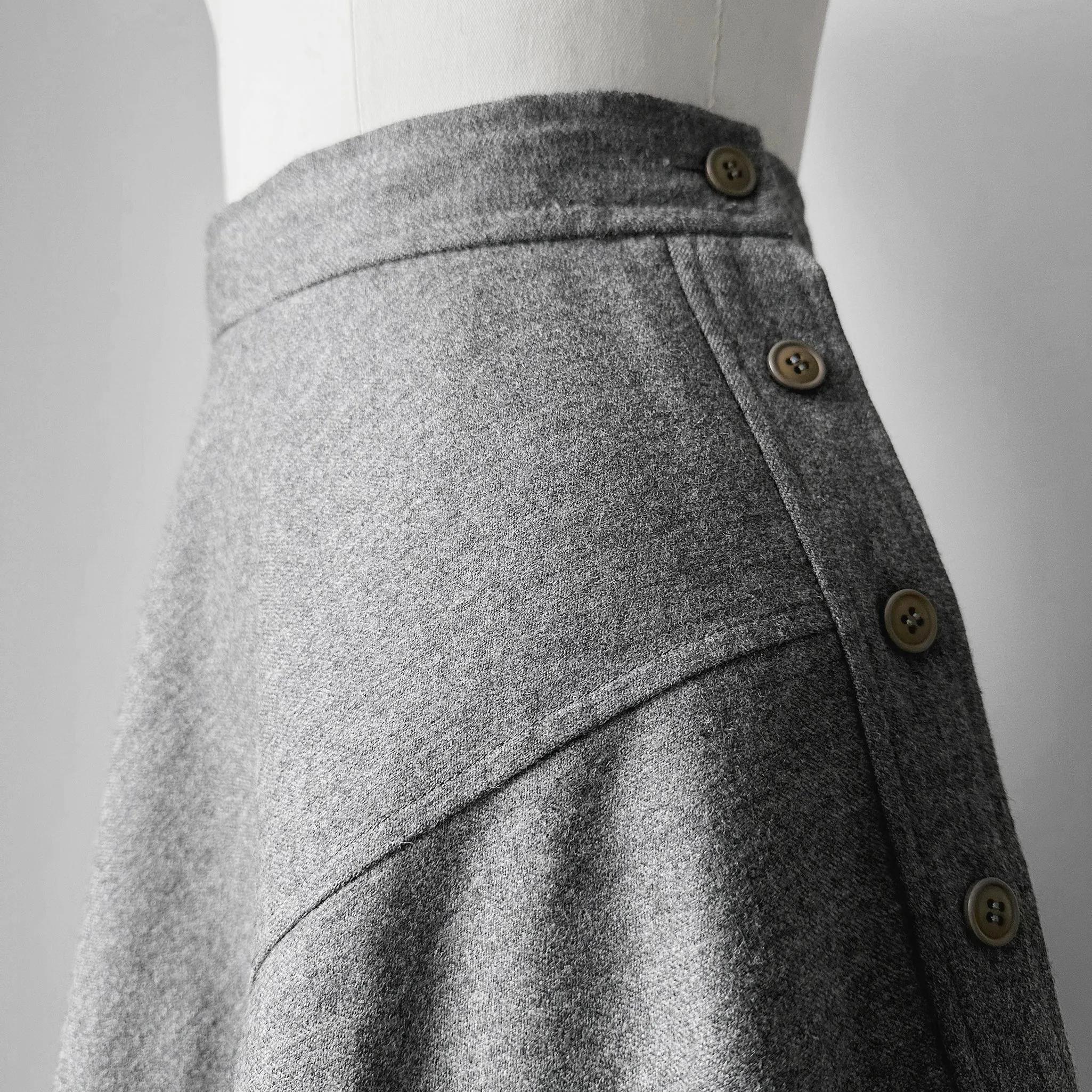 1970s Grey Side-Button Wool Fit and Flare Harve Benard Skirt - Sz. M/L