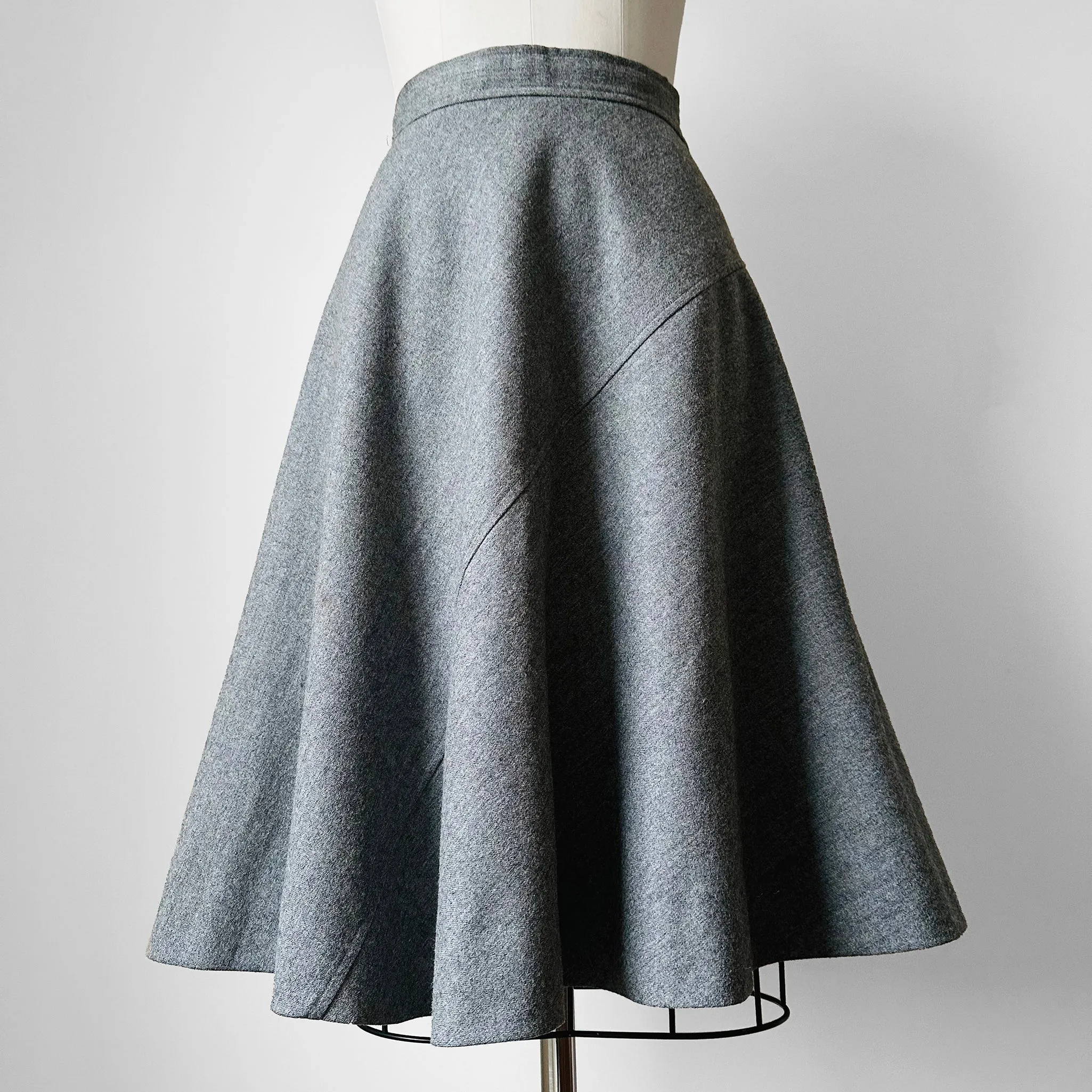 1970s Grey Side-Button Wool Fit and Flare Harve Benard Skirt - Sz. M/L
