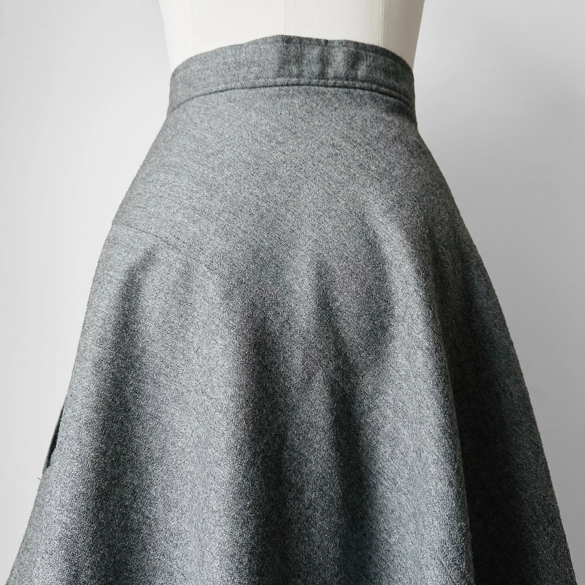 1970s Grey Side-Button Wool Fit and Flare Harve Benard Skirt - Sz. M/L