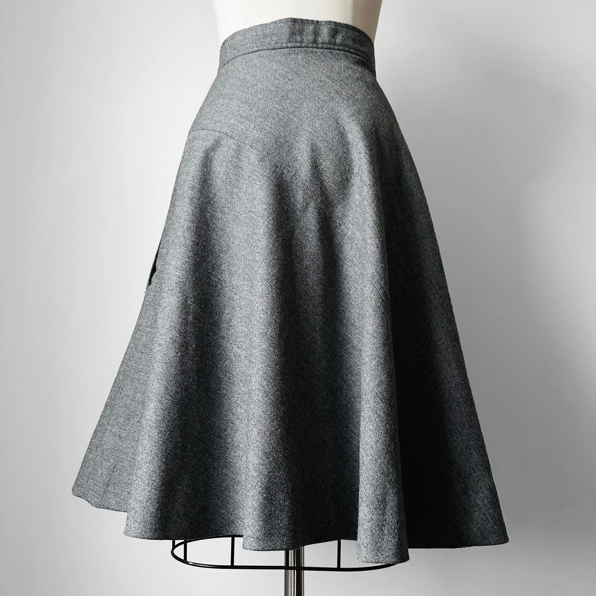 1970s Grey Side-Button Wool Fit and Flare Harve Benard Skirt - Sz. M/L