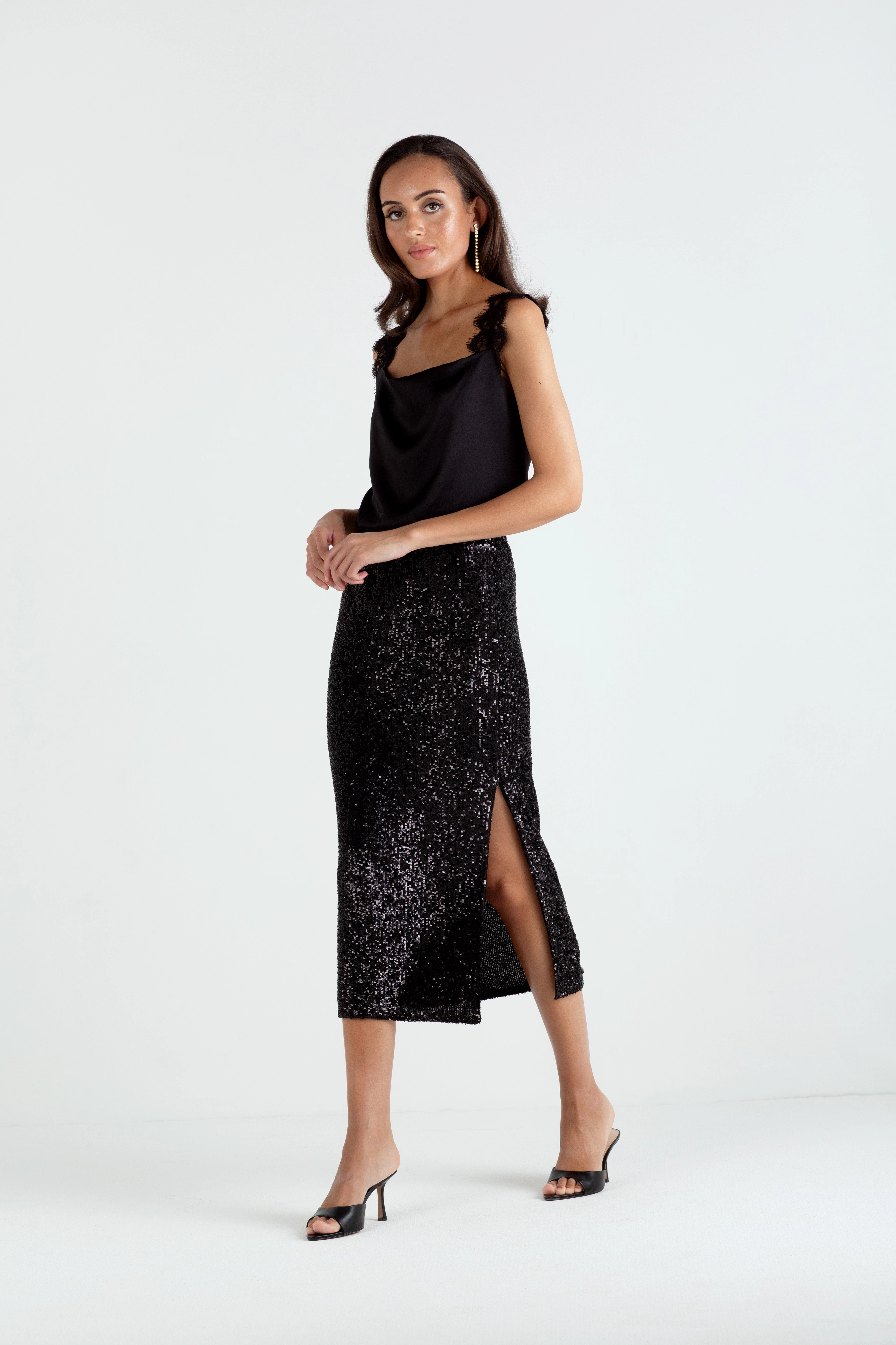 Soft and Relaxed Sleek long-sleeve dress "The Orla" - Sequin Midi Skirt (Black)