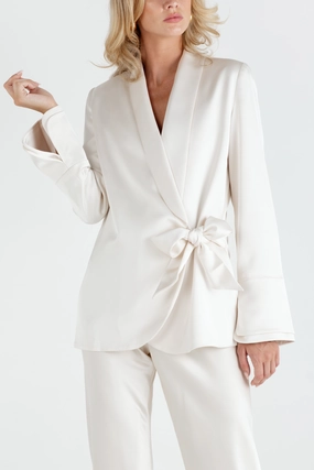 Sophisticated Vibe Work Look "The Sarah" Wrap Blazer (Cream)