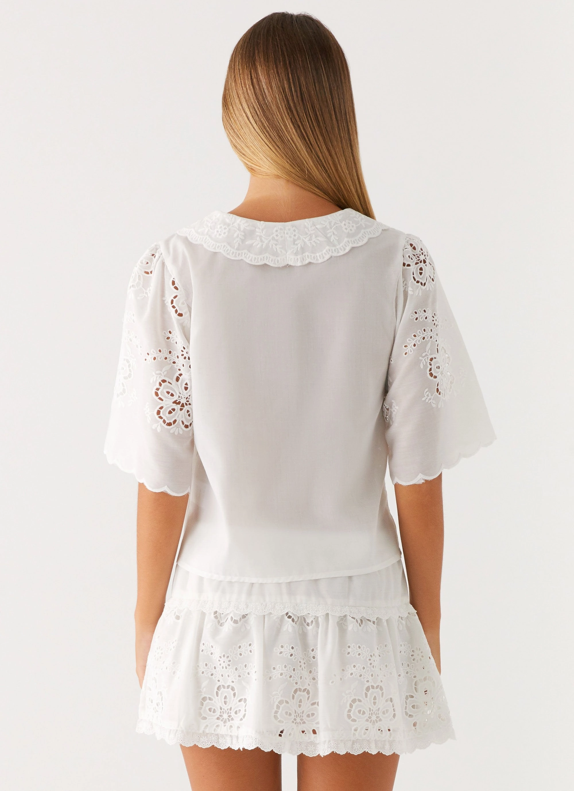 Easy Outfit Structured silhouette Summer Escape Embroidered Mini Skirt - White