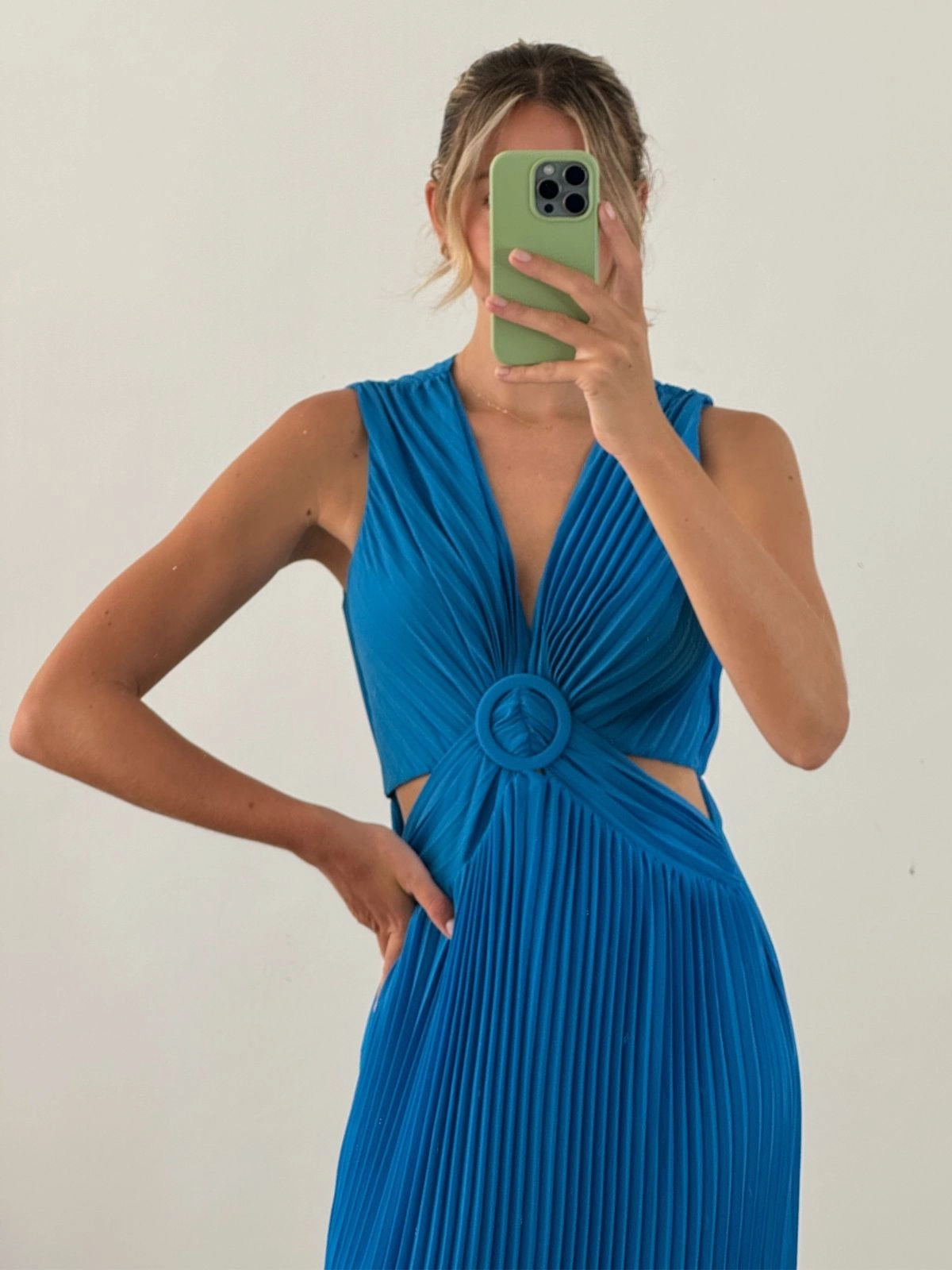 Playful-Detail Simplistic Mood Alma Cut Out Pleated Dress in Blue
