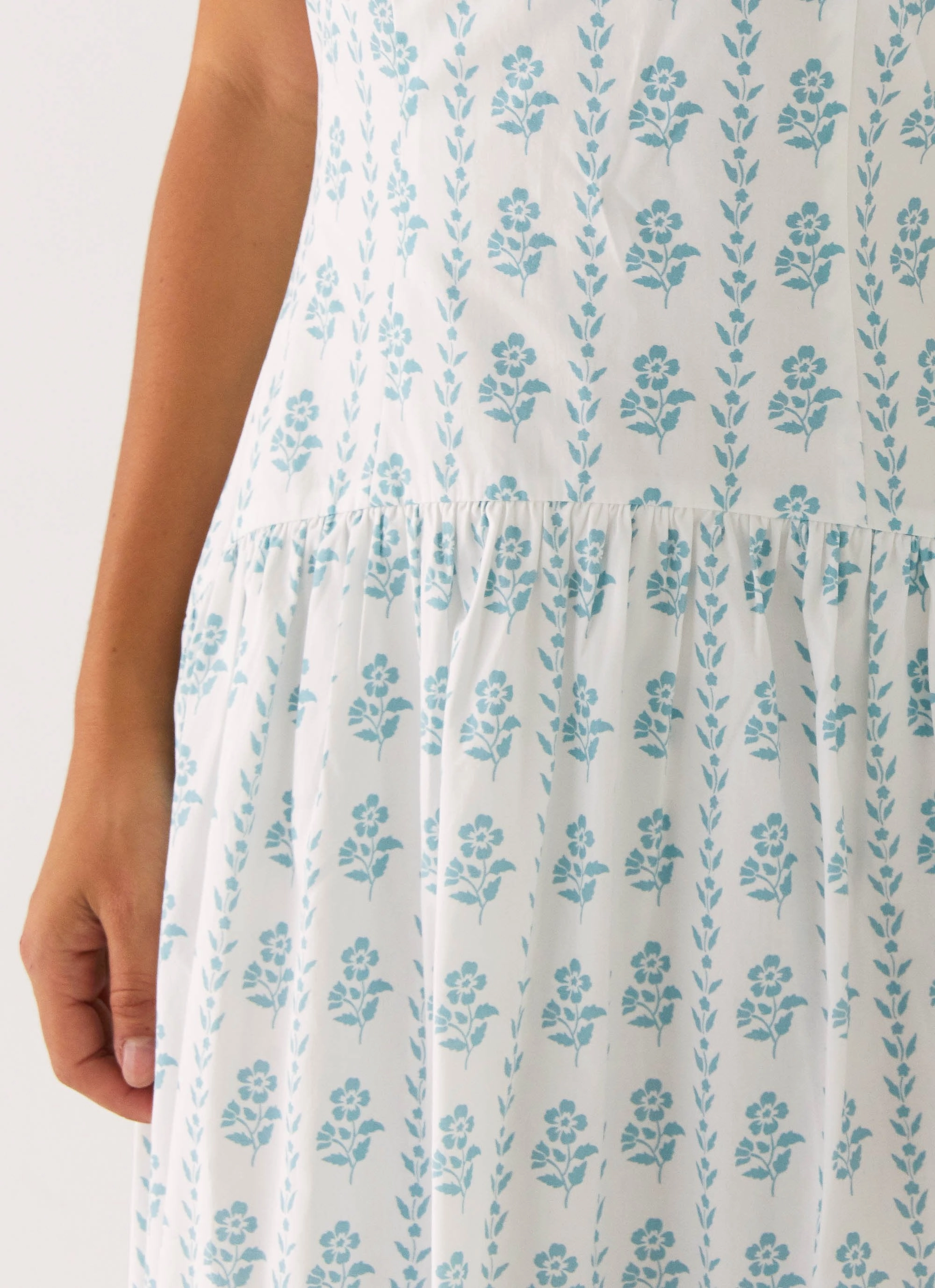 Simple yet sophisticated gown Amelie Midi Dress - Sweet Daydream Print