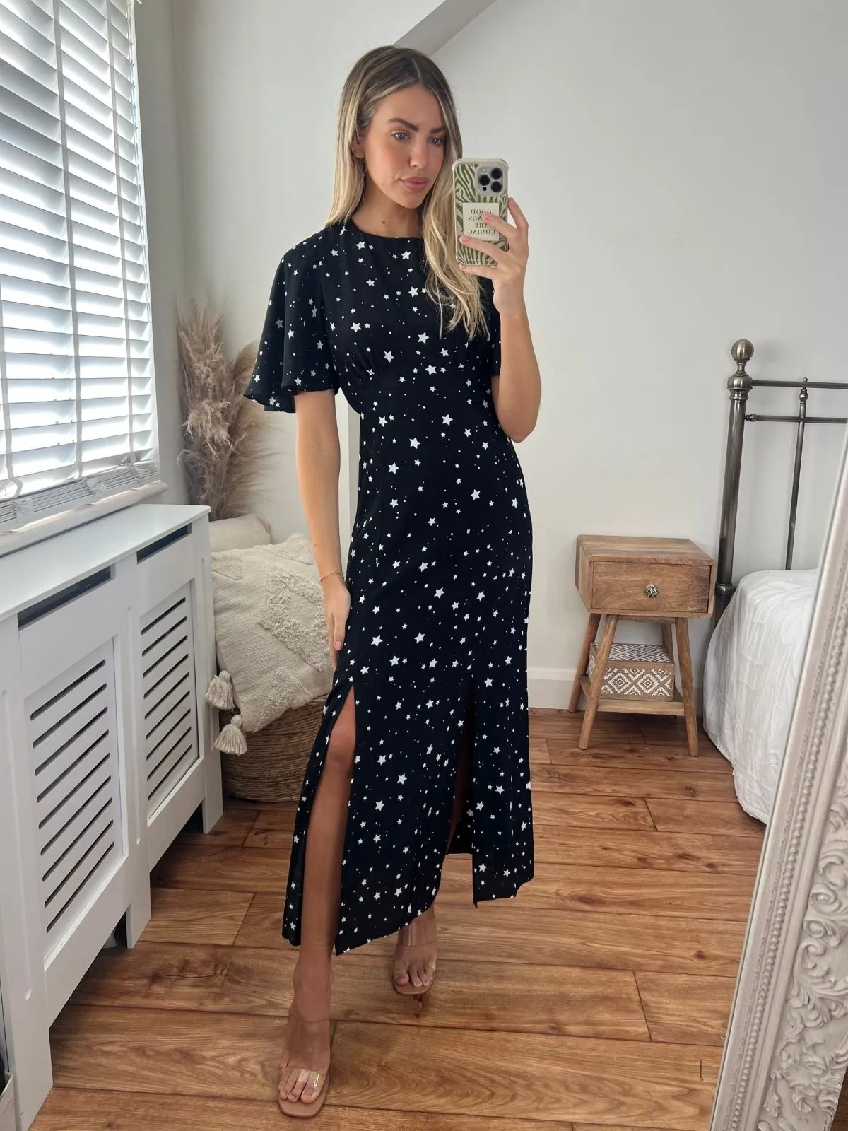 Flexible Cut Bailey Angel Sleeve Midi Dress / Star Print