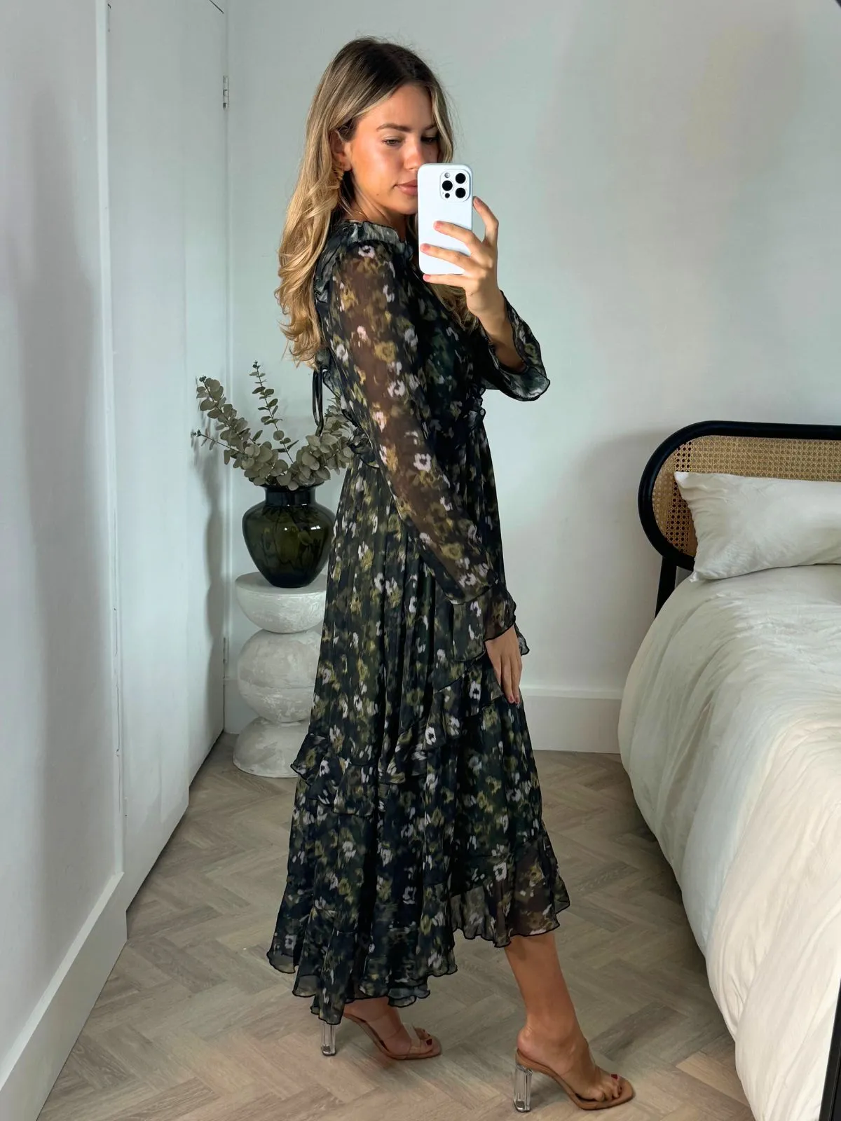 Modern Layers Sophisticated Vibe Birdie Frill Tie Back Dress / Blurred Khaki Floral