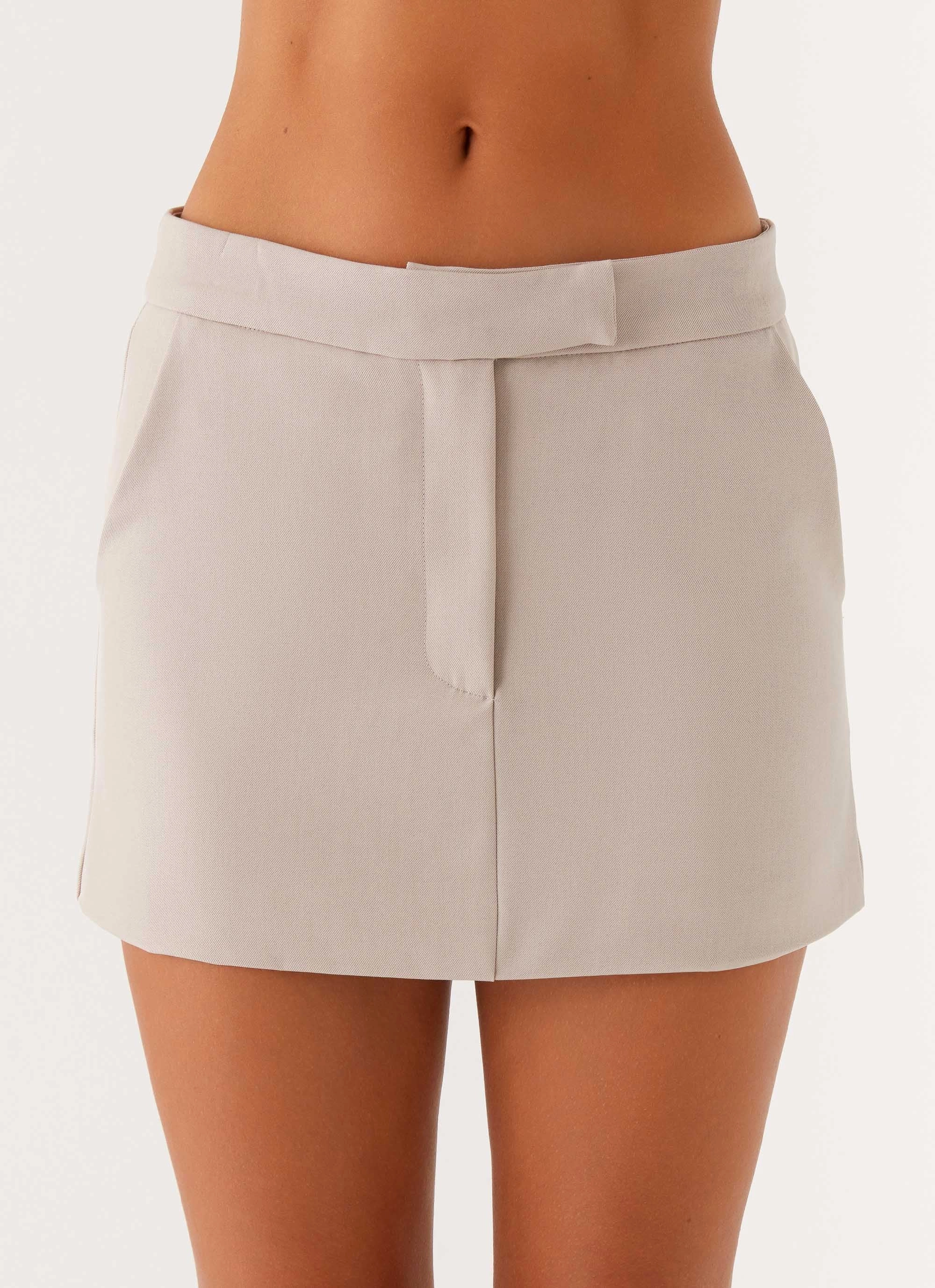 Vogue Low Rise Mini Skirt - Pebble Subtle Details