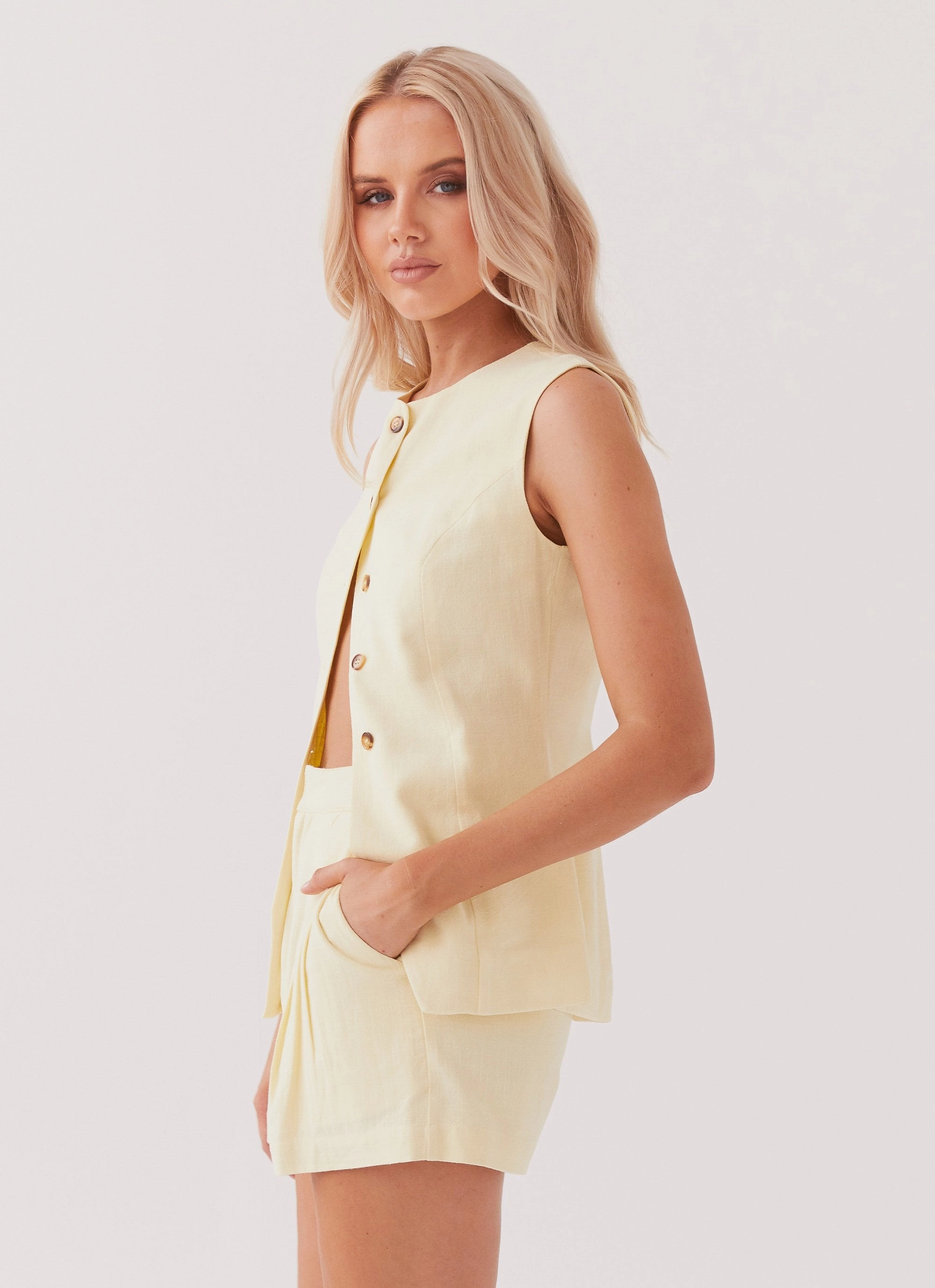 Born For Bordeaux Linen Shorts - Lemon Trendy Layering