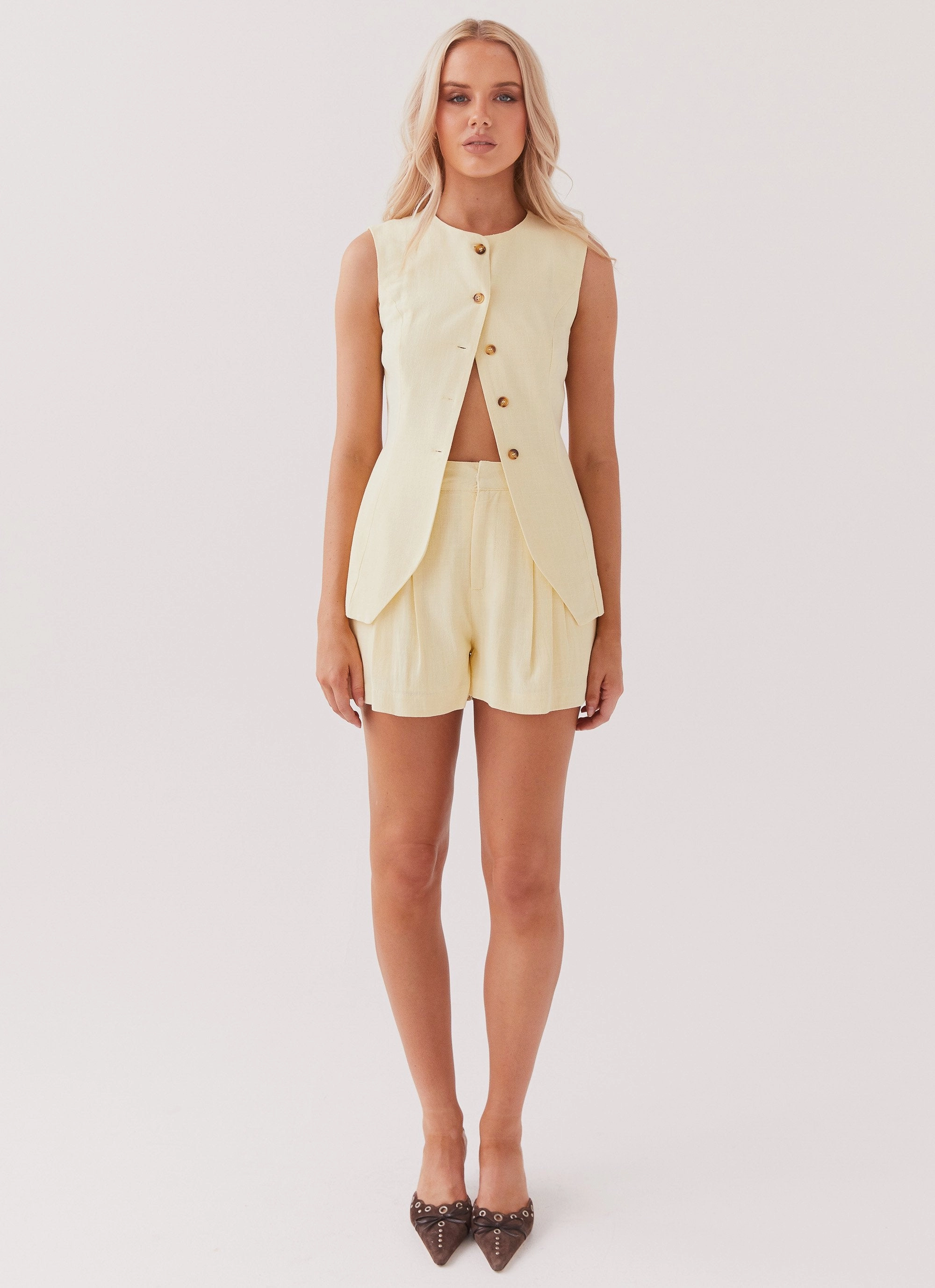 Essential Look Anti Pilling Textile Born For Bordeaux Linen Shorts - Lemon