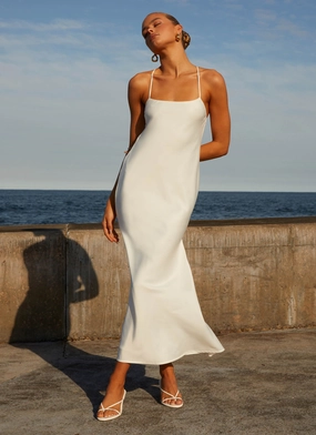Relaxed Mood Runway Royalty Maxi Dress - White