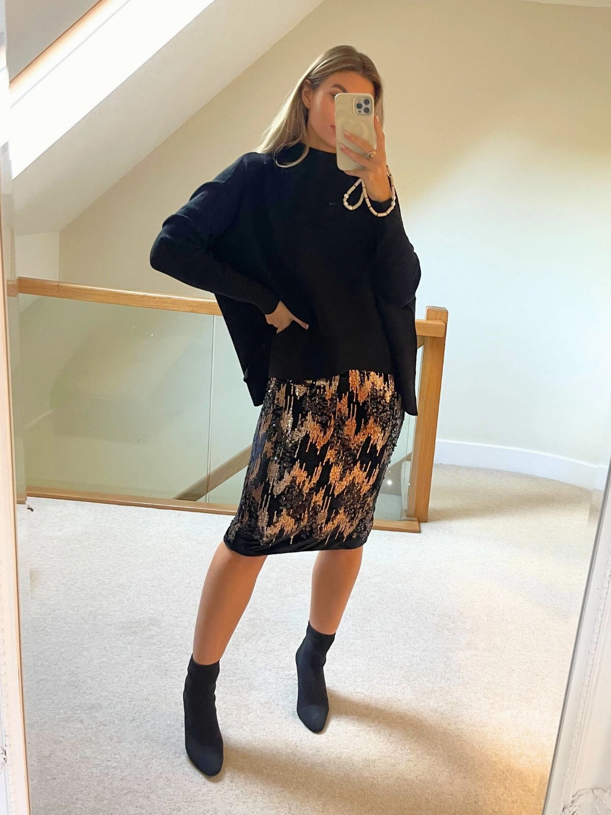 Phoebe Velvet Sequin Midi Skirt / Black & Gold Minimal Vibe