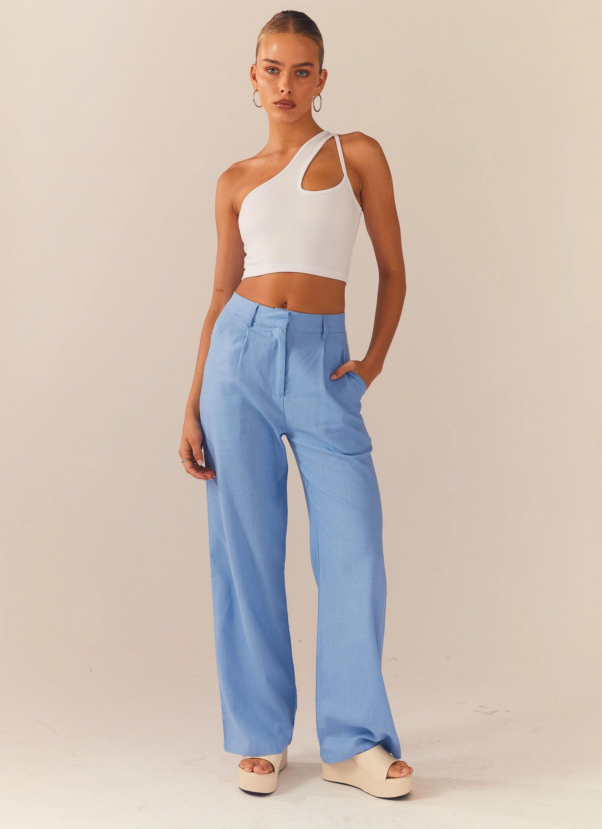 NonIrritating Stitching Cedar Crop Top - White