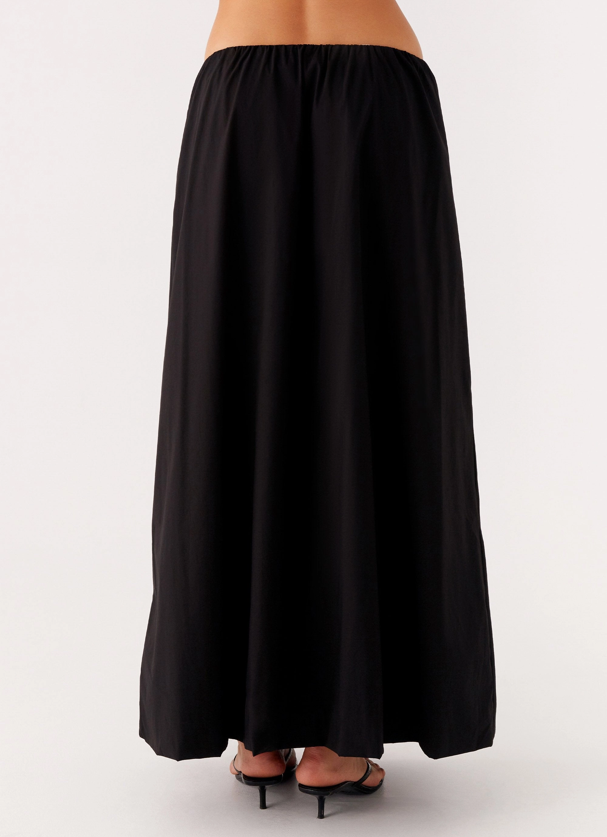 Cheryl Maxi Skirt - Black Simple looks