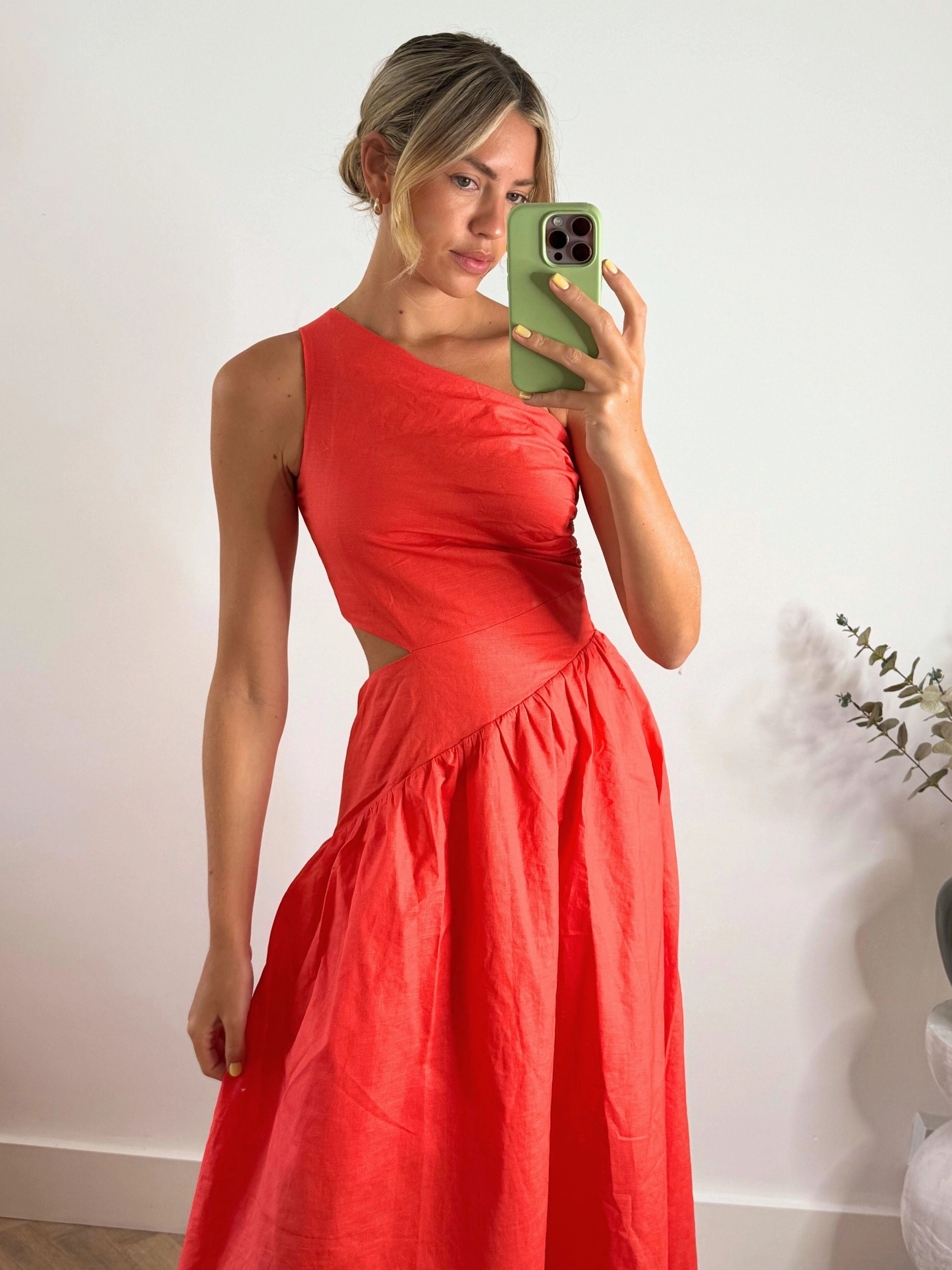 Jasmine Cut Out One Shoulder Dress in Coral Smooth silhouette