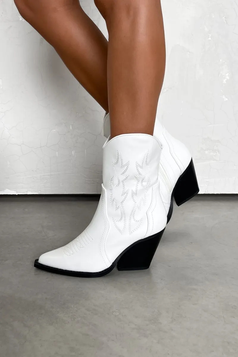 DAKOTA Western Cowboy Boots - White