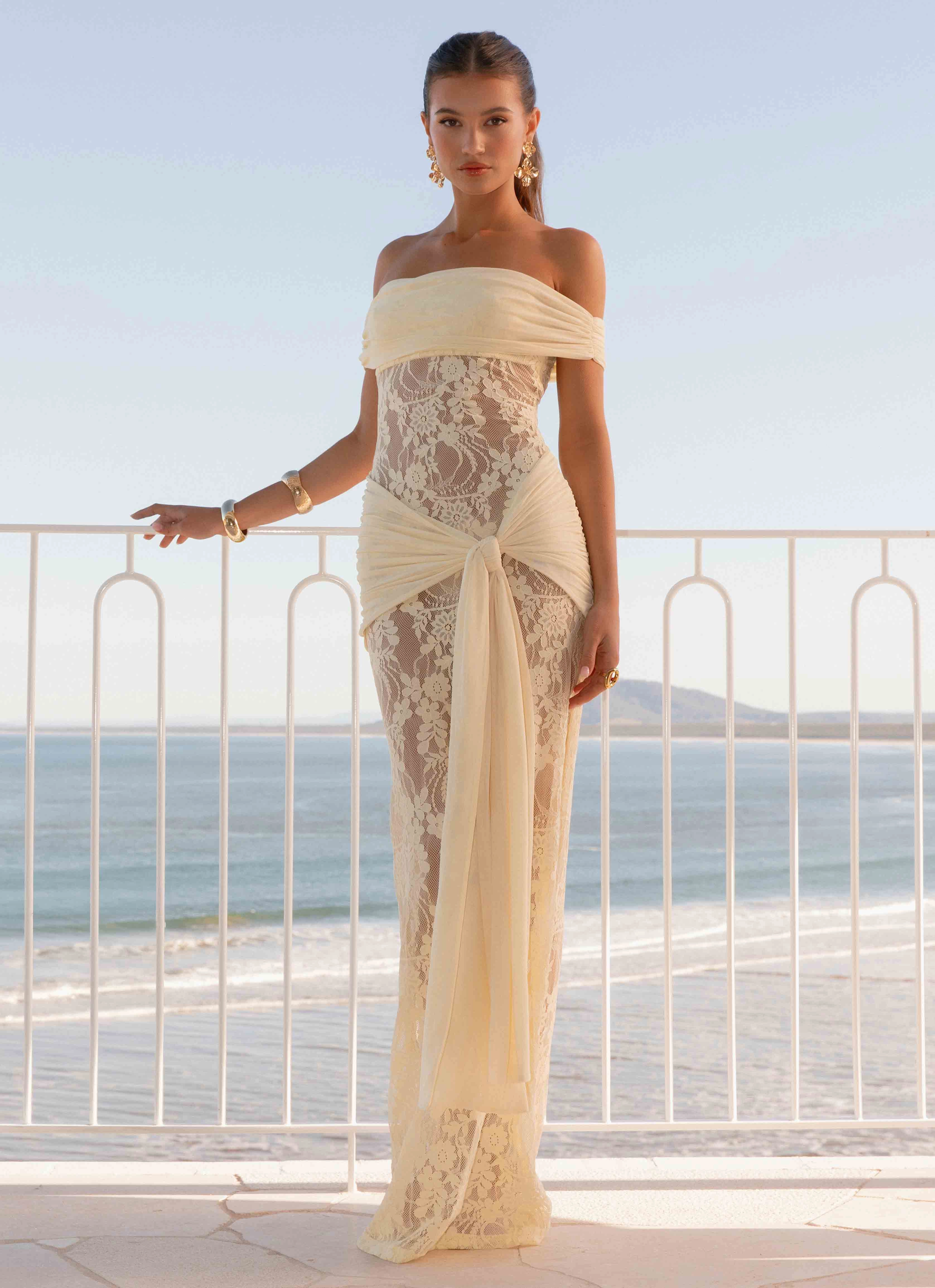 Gracie Twist Maxi Dress - Yellow Versatile-Style Sleek Form