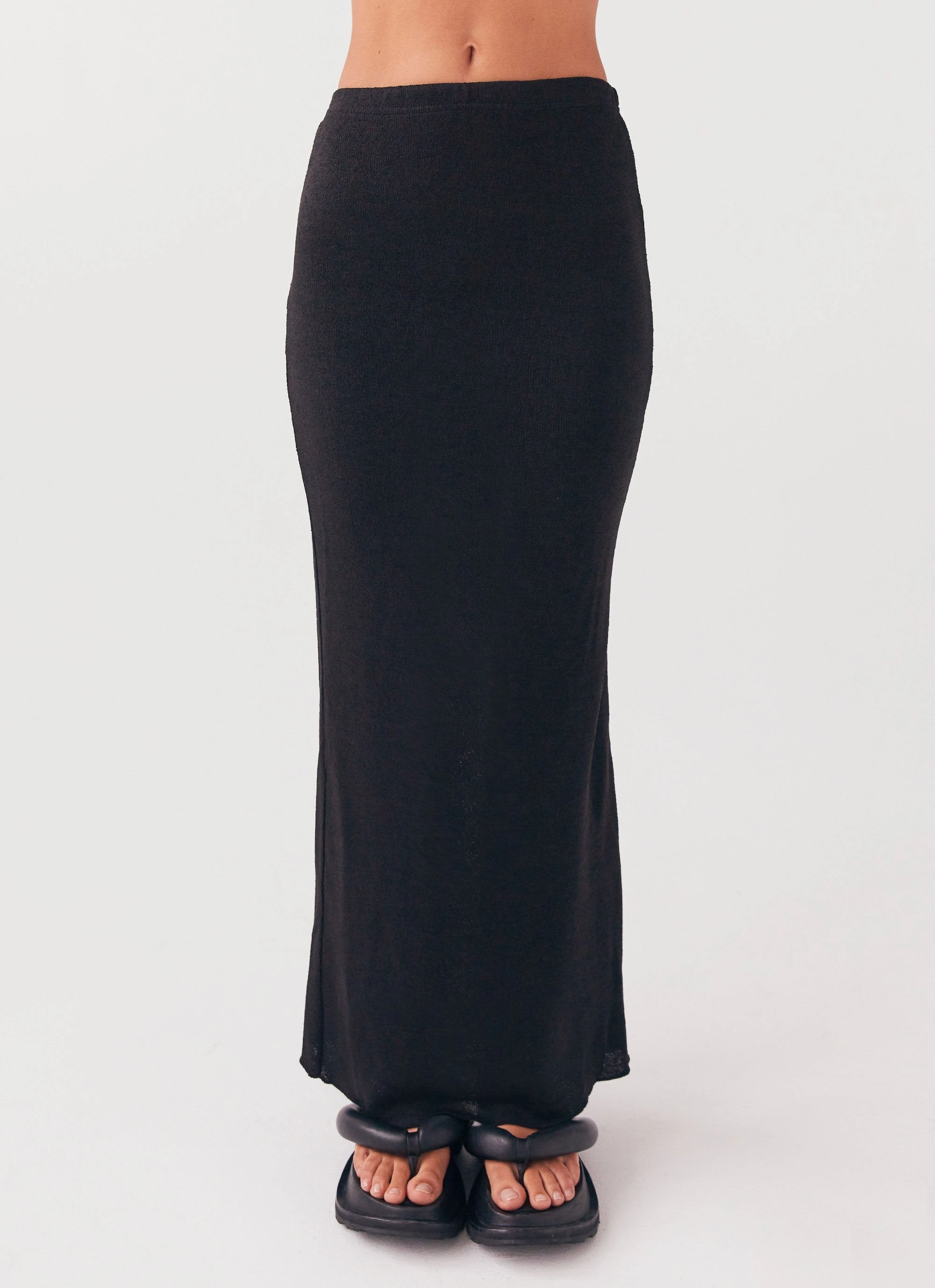Subtle Color Tone Weather Proof Delicate Lady Knit Maxi Skirt - Black