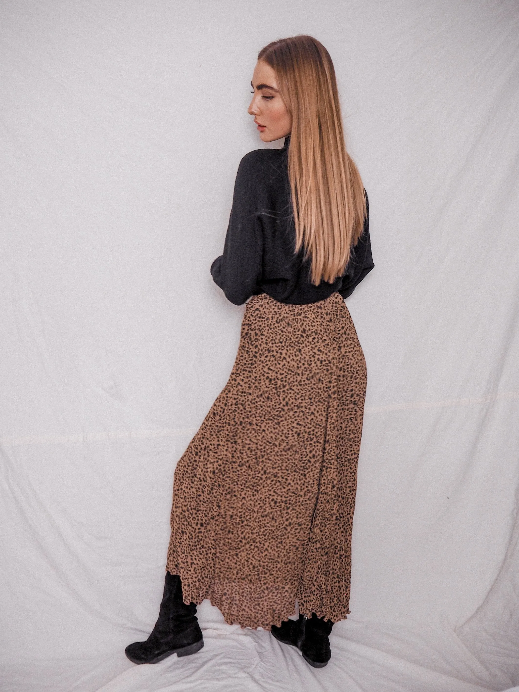 Reinforced Neckline Demi Pleated Midi Skirt / Animal