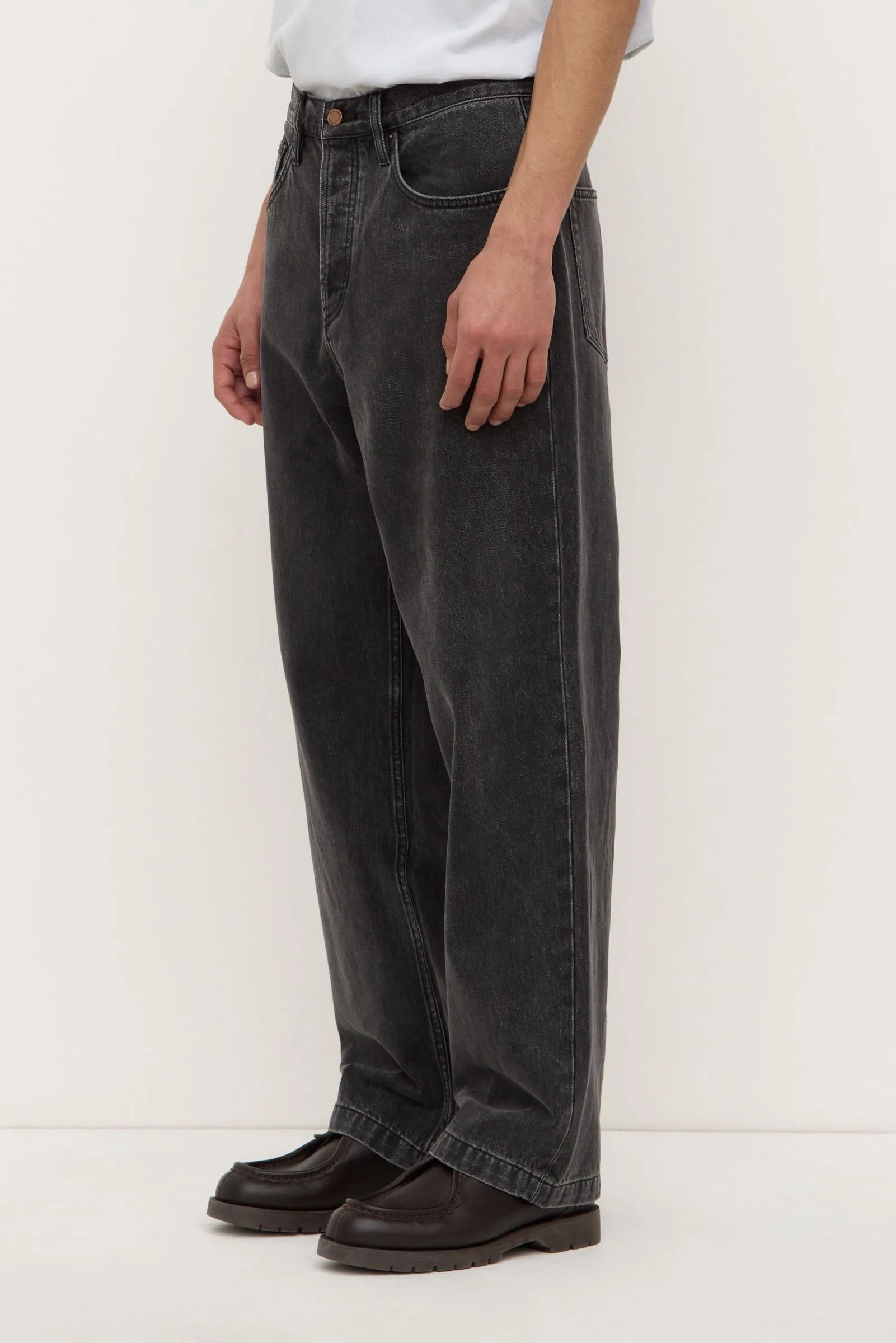 Mens Relaxed Jean NonRestrictive Cut