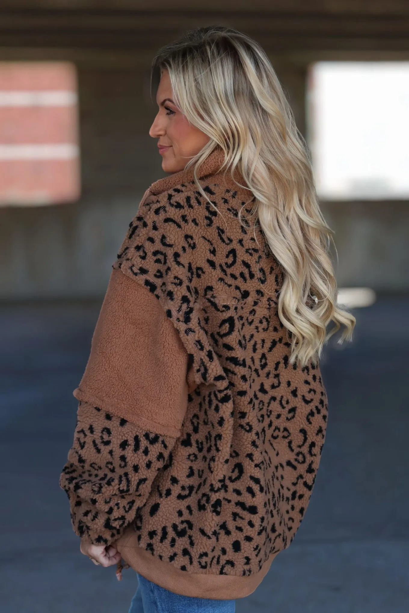 Light Reflectivity Trim Secure Chest Pocket Premises Fleece Pullover