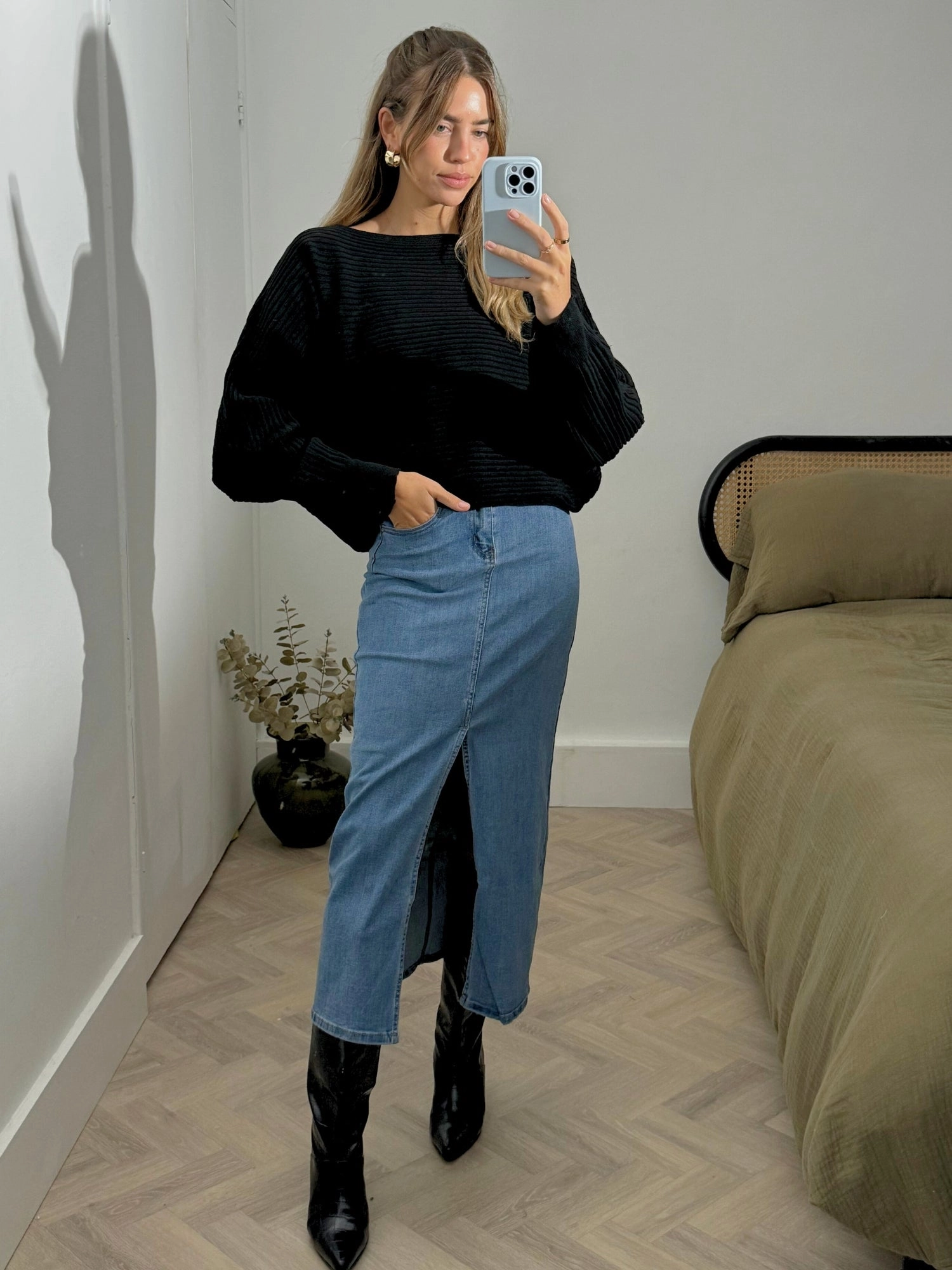 Matte Finish Ellis Midi Denim Skirt / Blue