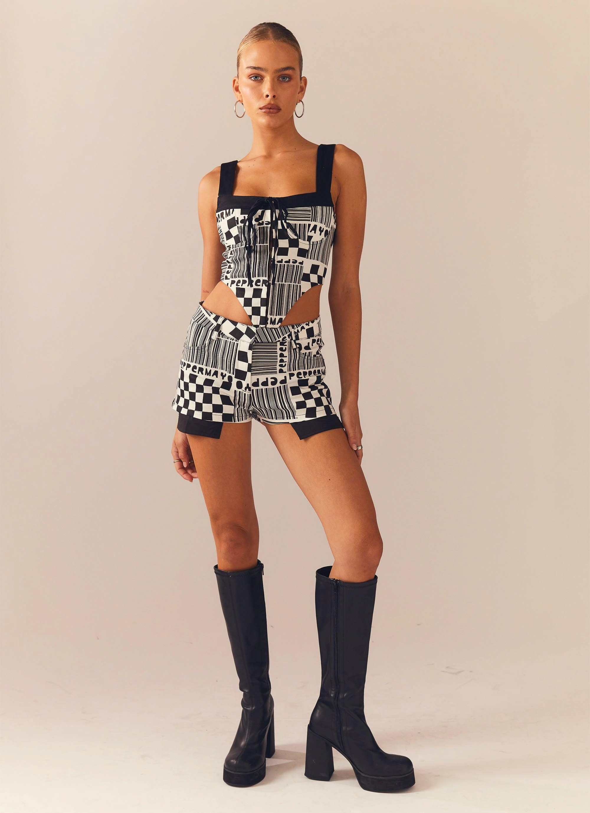 Sleek Appearance Play It Louder Shorts - Barcode