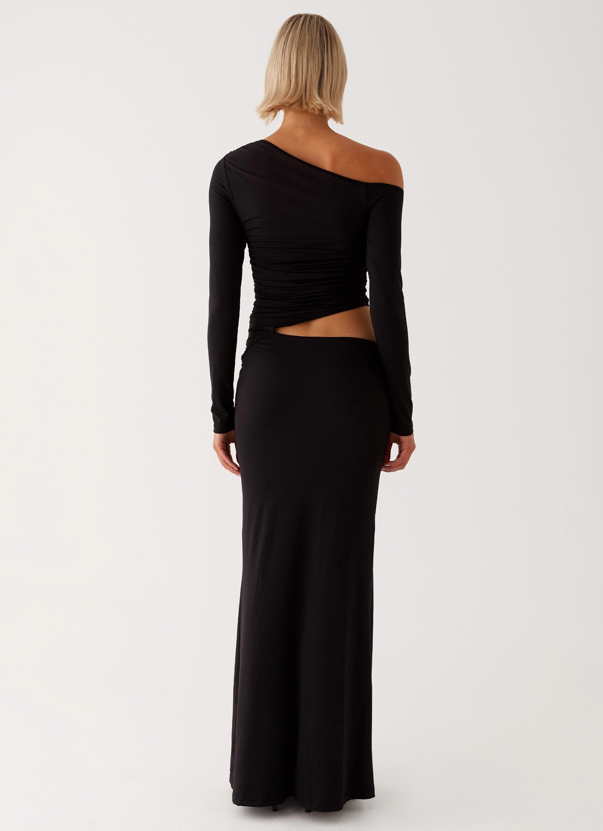 Good Vibrations Maxi Dress - Black Airy Touch Natural Fit