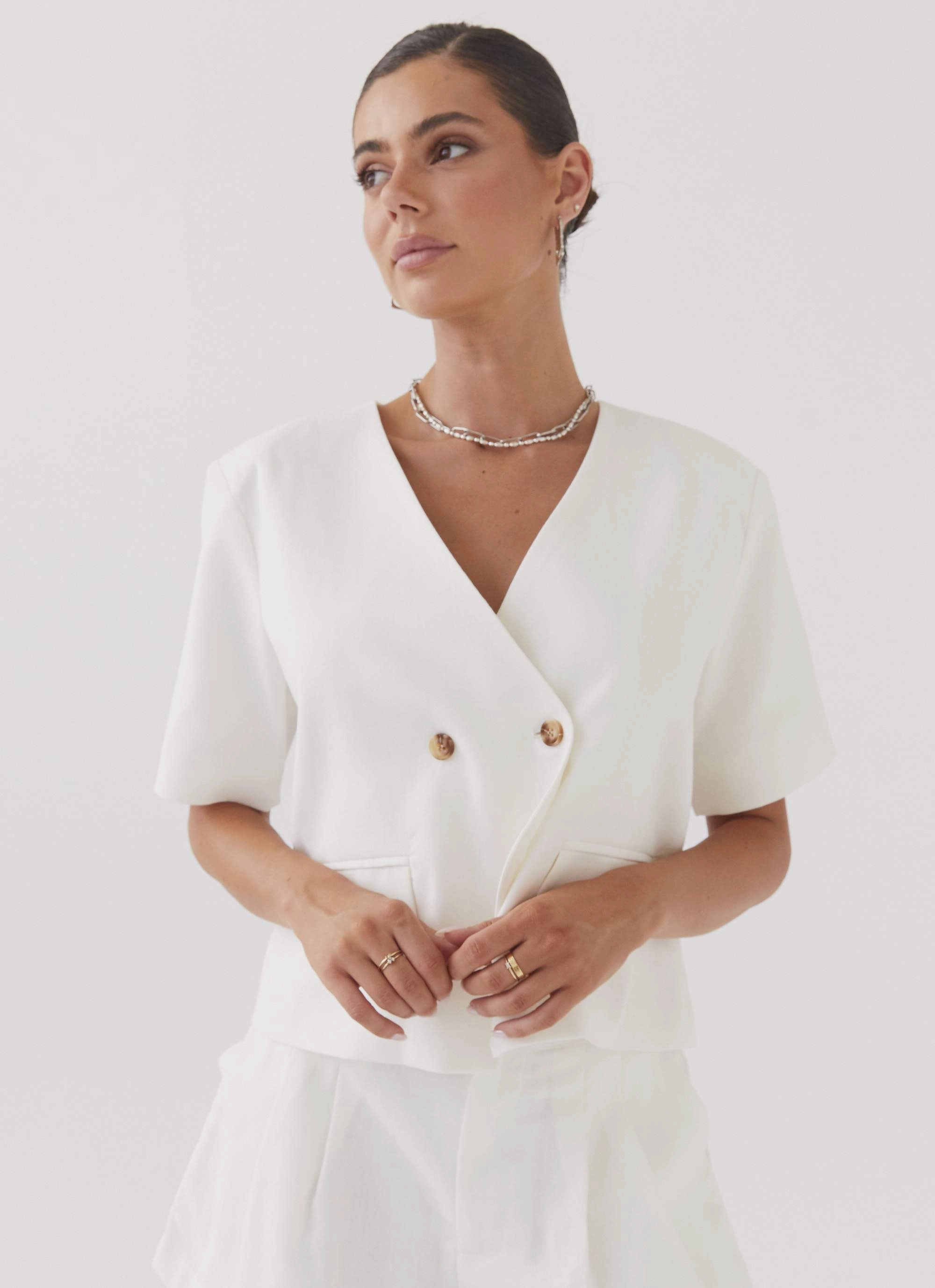 NonRestrictive Cut Rugged Style Hacienda Linen Short Sleeve Blazer - White