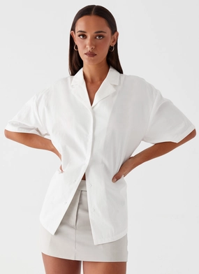 Hadley Open Back Short Sleeve Shirt - White Contrast Stitch