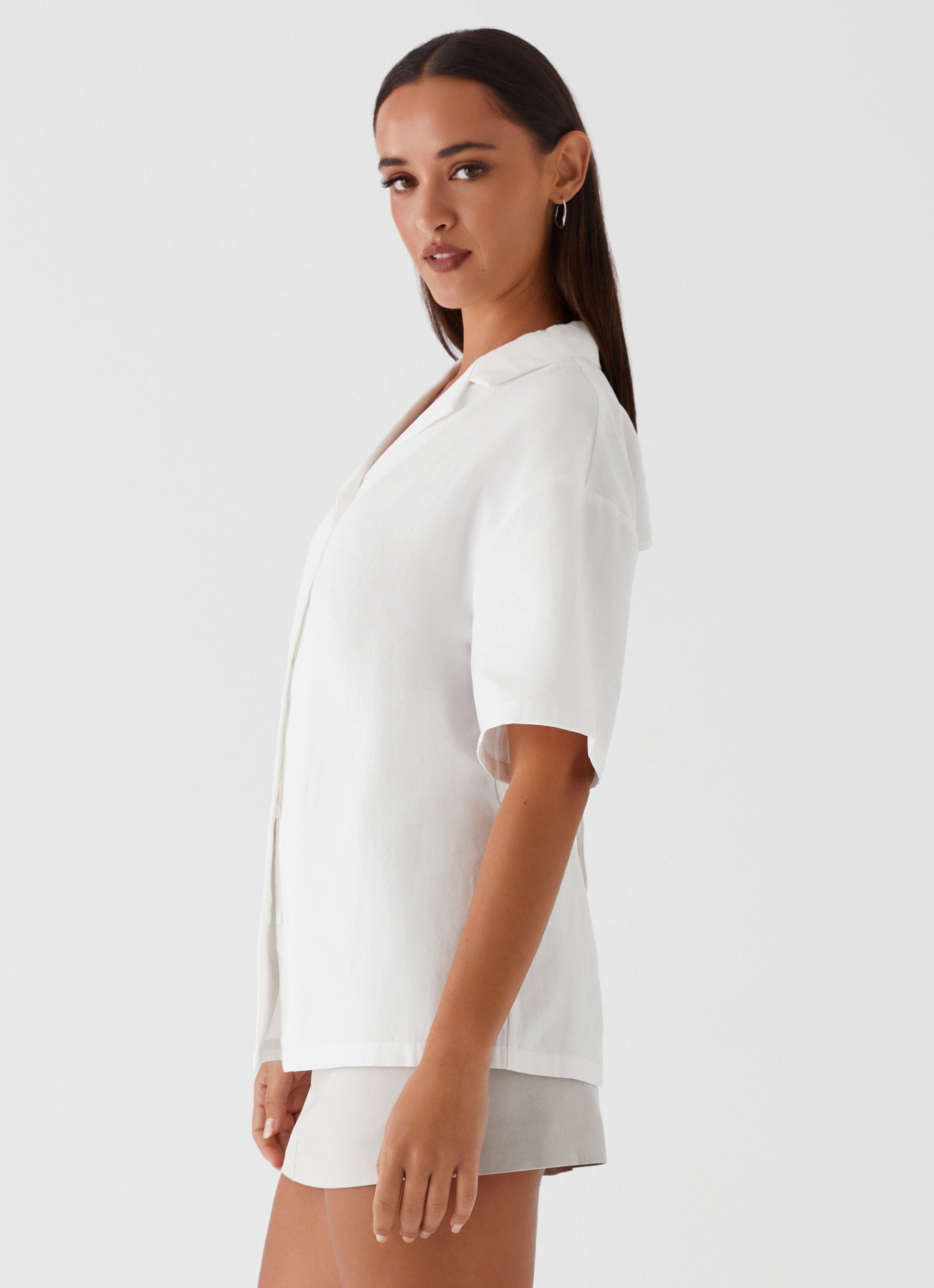 Hadley Open Back Short Sleeve Shirt - White Comfy Fit Casual Pullover