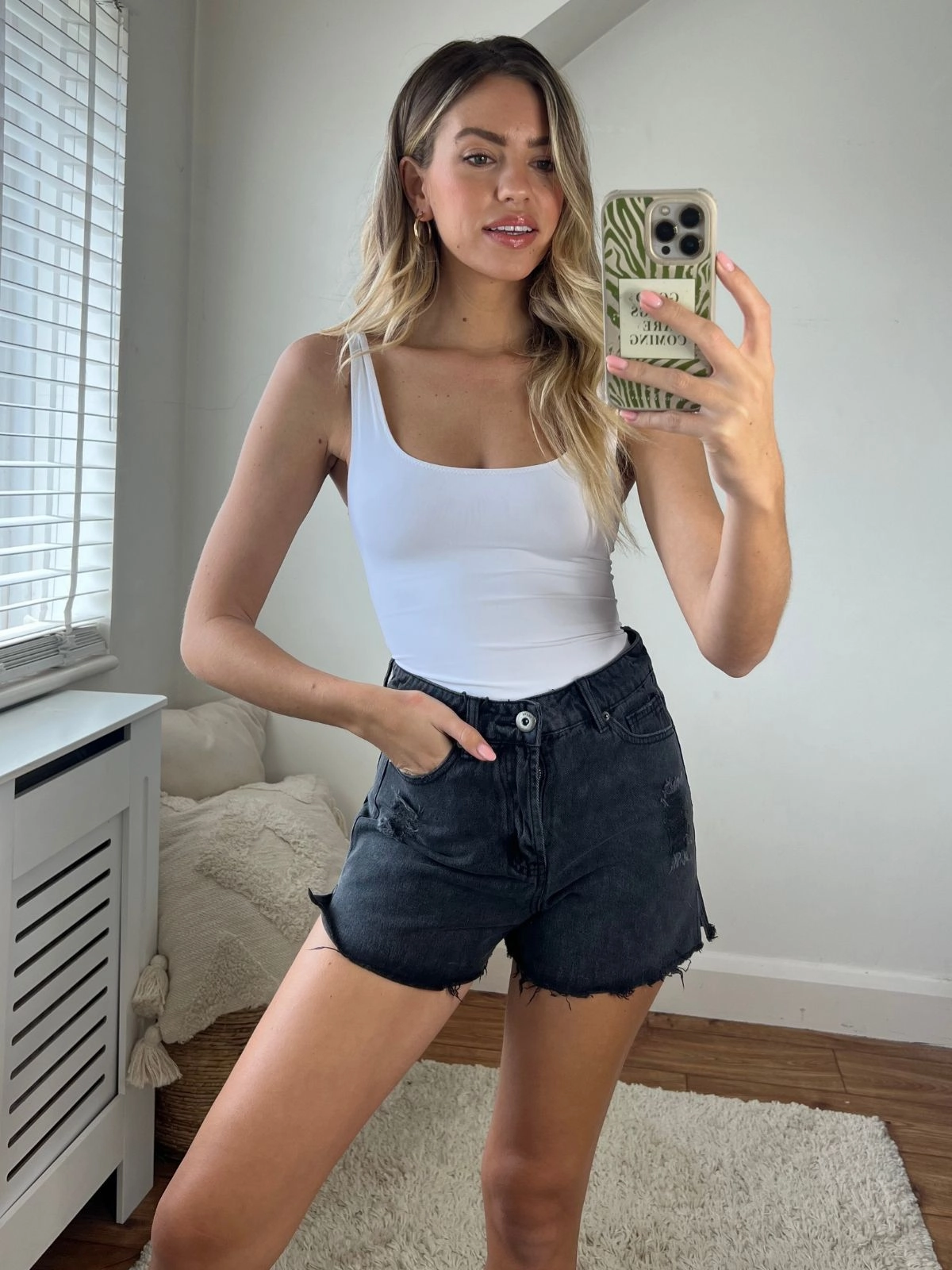 Light support Temperature Regulating High Waisted Denim Shorts / Black