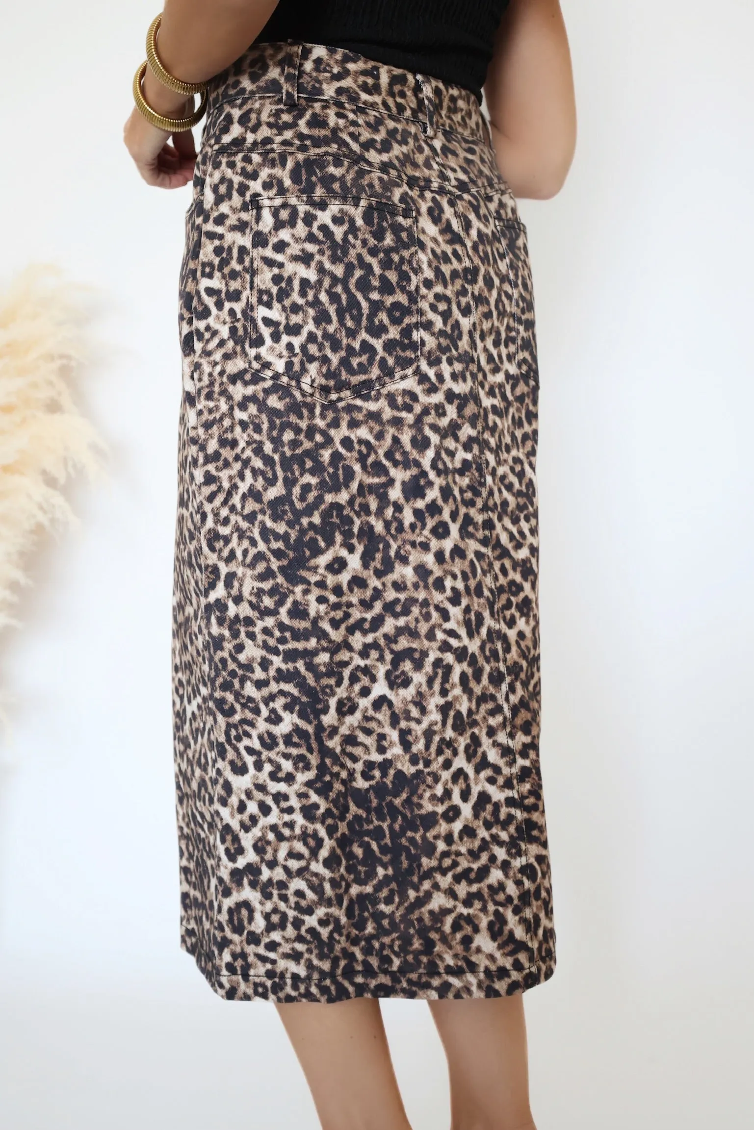 Slim Fit Design Lightweight Walk In The Wild Skirt- Final Sale