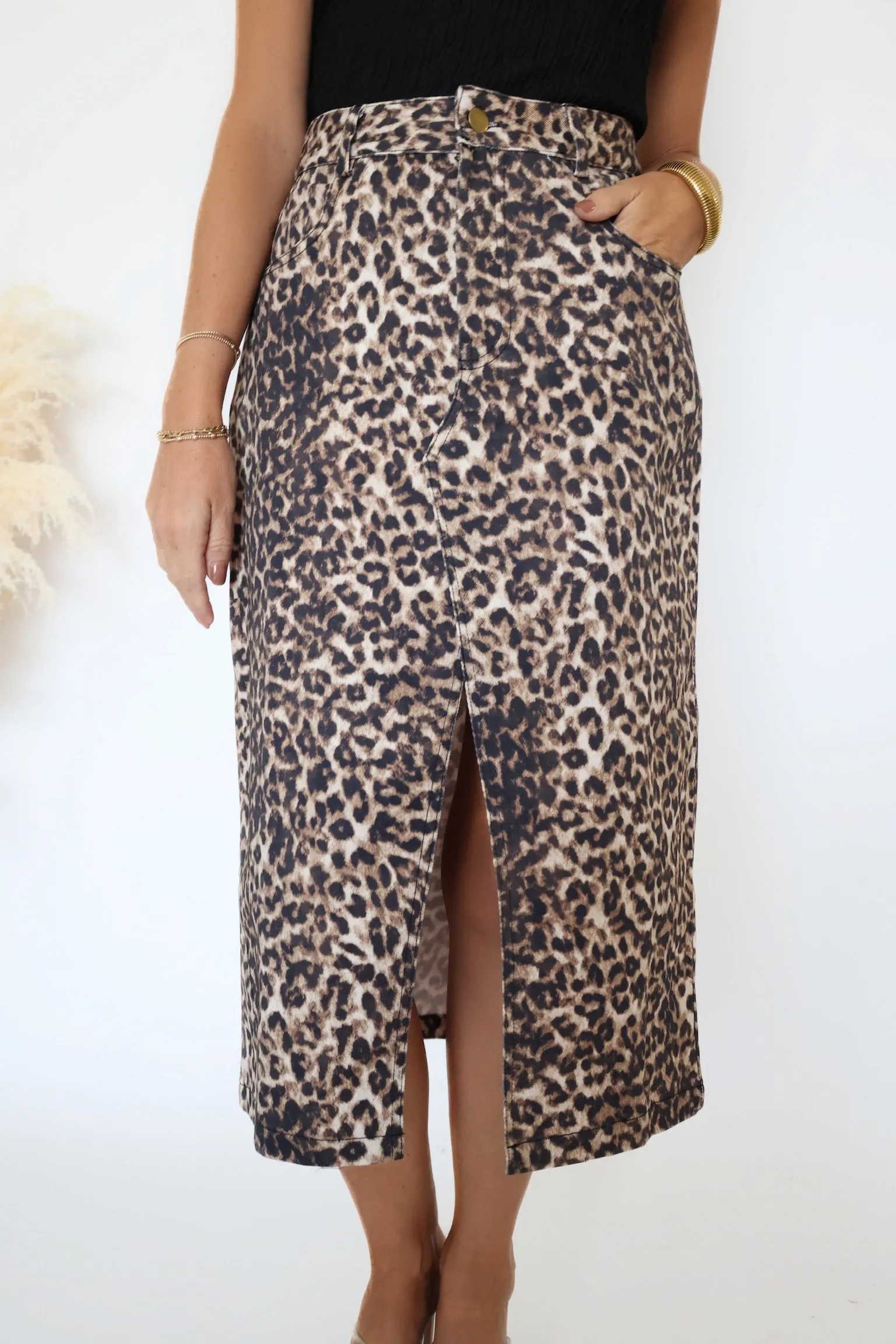 Tapered Leg Design Breath Flex Walk In The Wild Skirt- Final Sale
