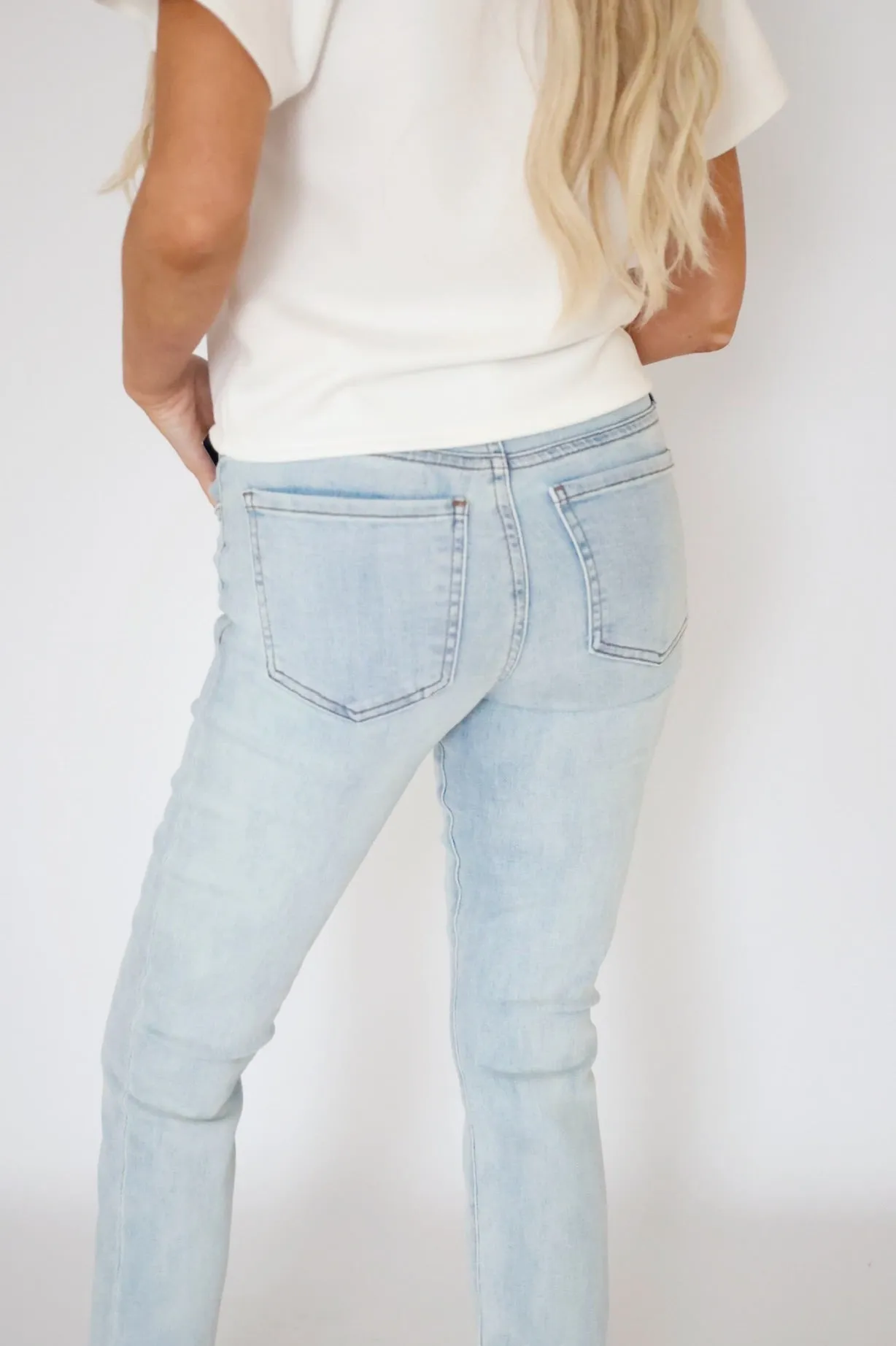 Simple Comfort Catherin Boyfriend Jean - Light Base