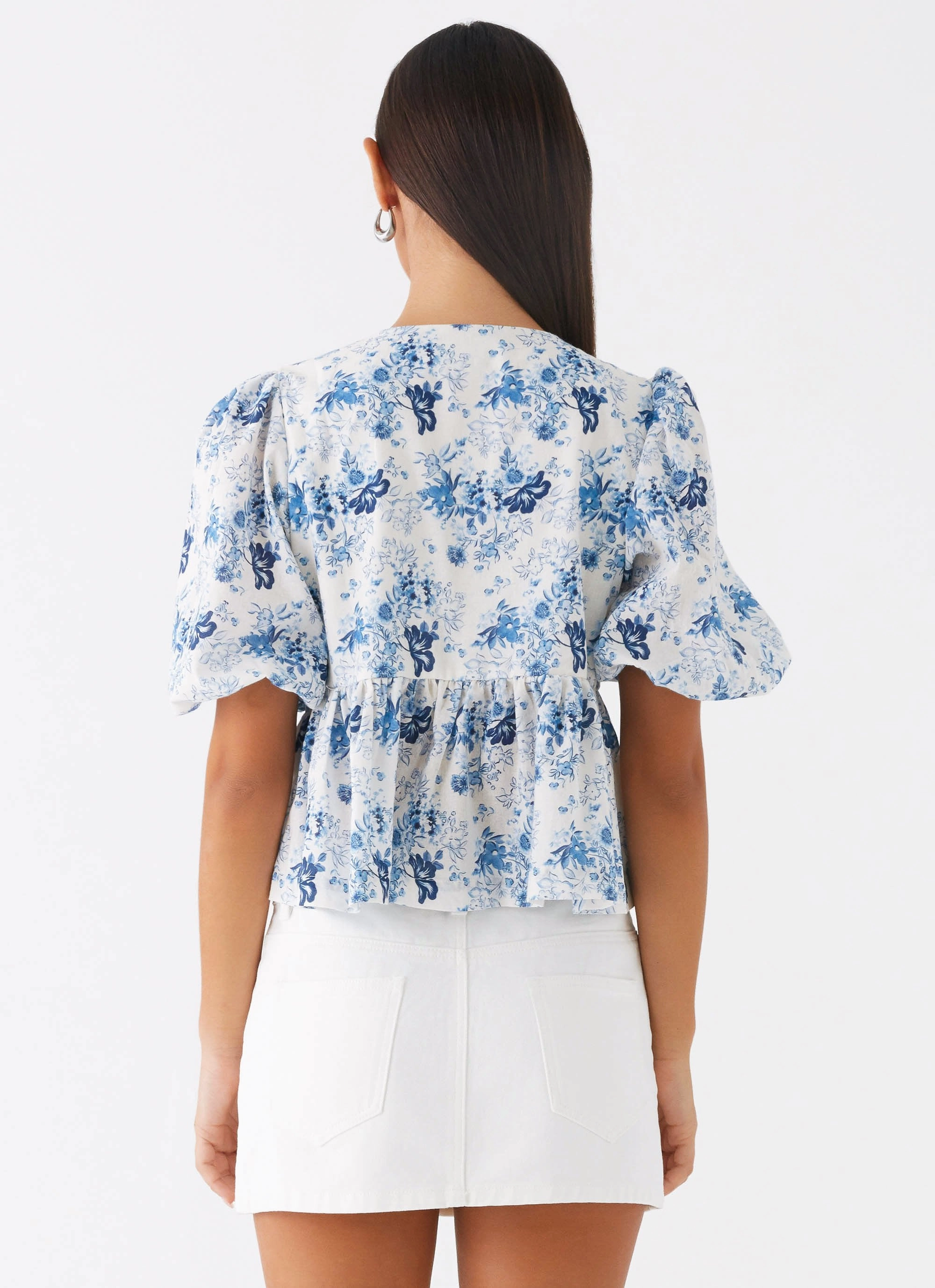 MicrofiberTech Reinforced Neckline Detail Western Wind Tie Top - Serene Sky Floral