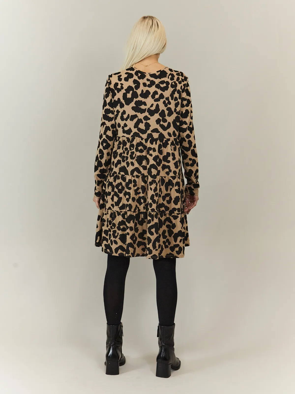 Versatile Cut NonIrritatingLining Stef Tiered Jersey Smock Dress / Animal Print