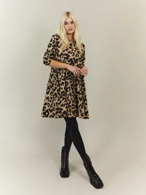 Wrinkle-Resistant Playful Twist Stef Tiered Jersey Smock Dress / Animal Print
