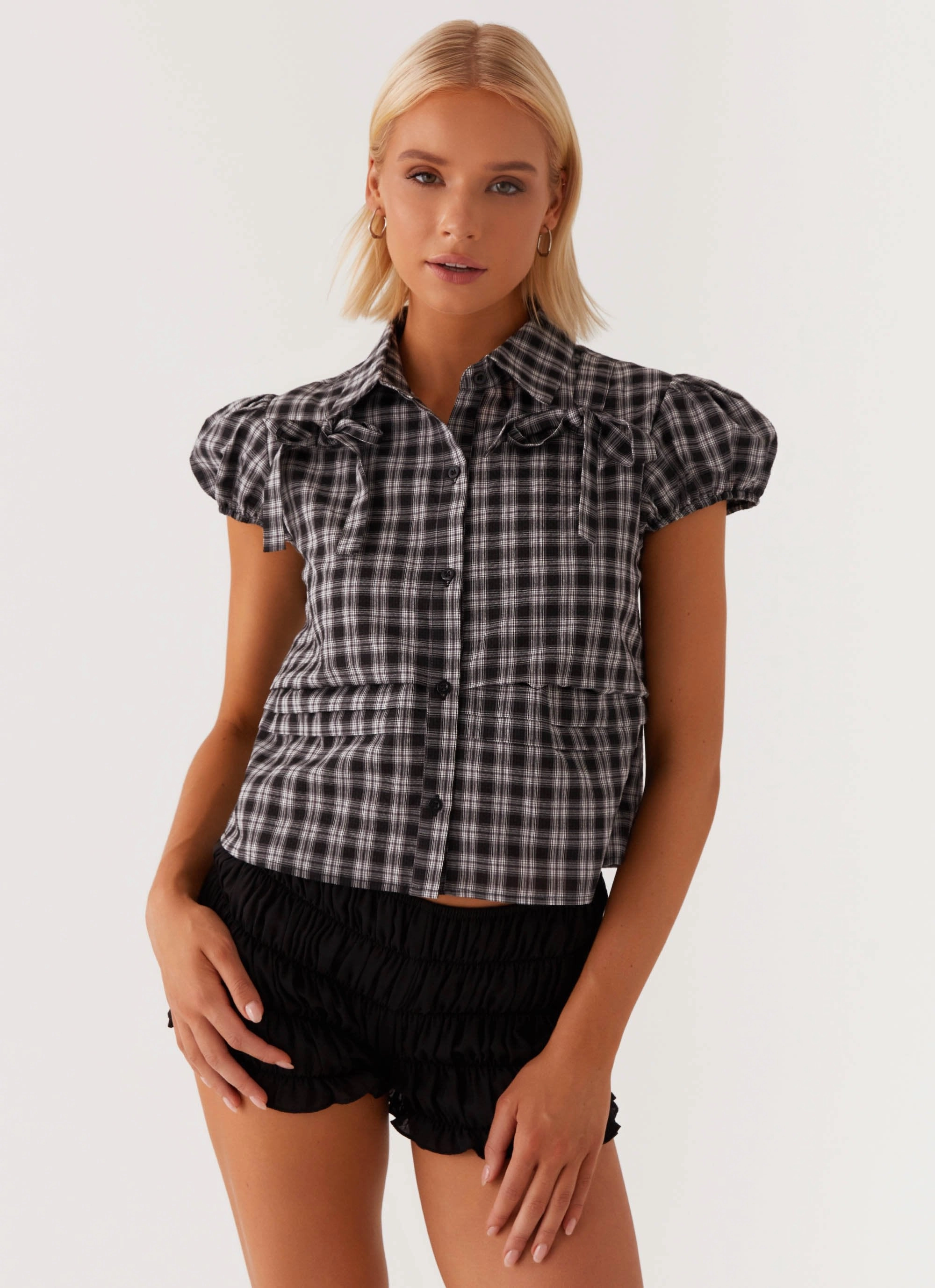 Lightweight pullover Lorraine Puff Sleeve Top - Black White Check