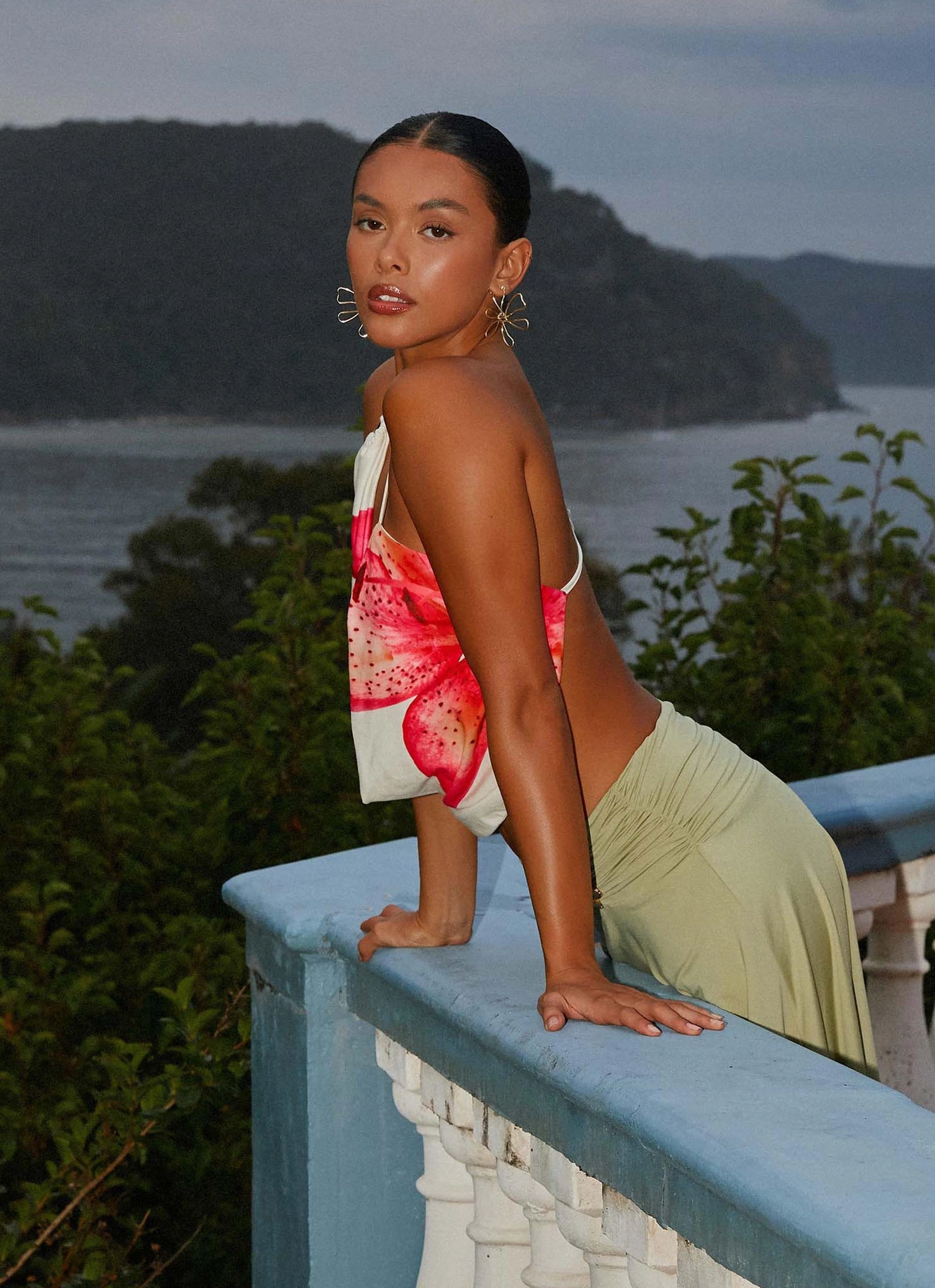 Cooling Technology Reinforced Shoulder Lucky Days Top - Yellow Floral