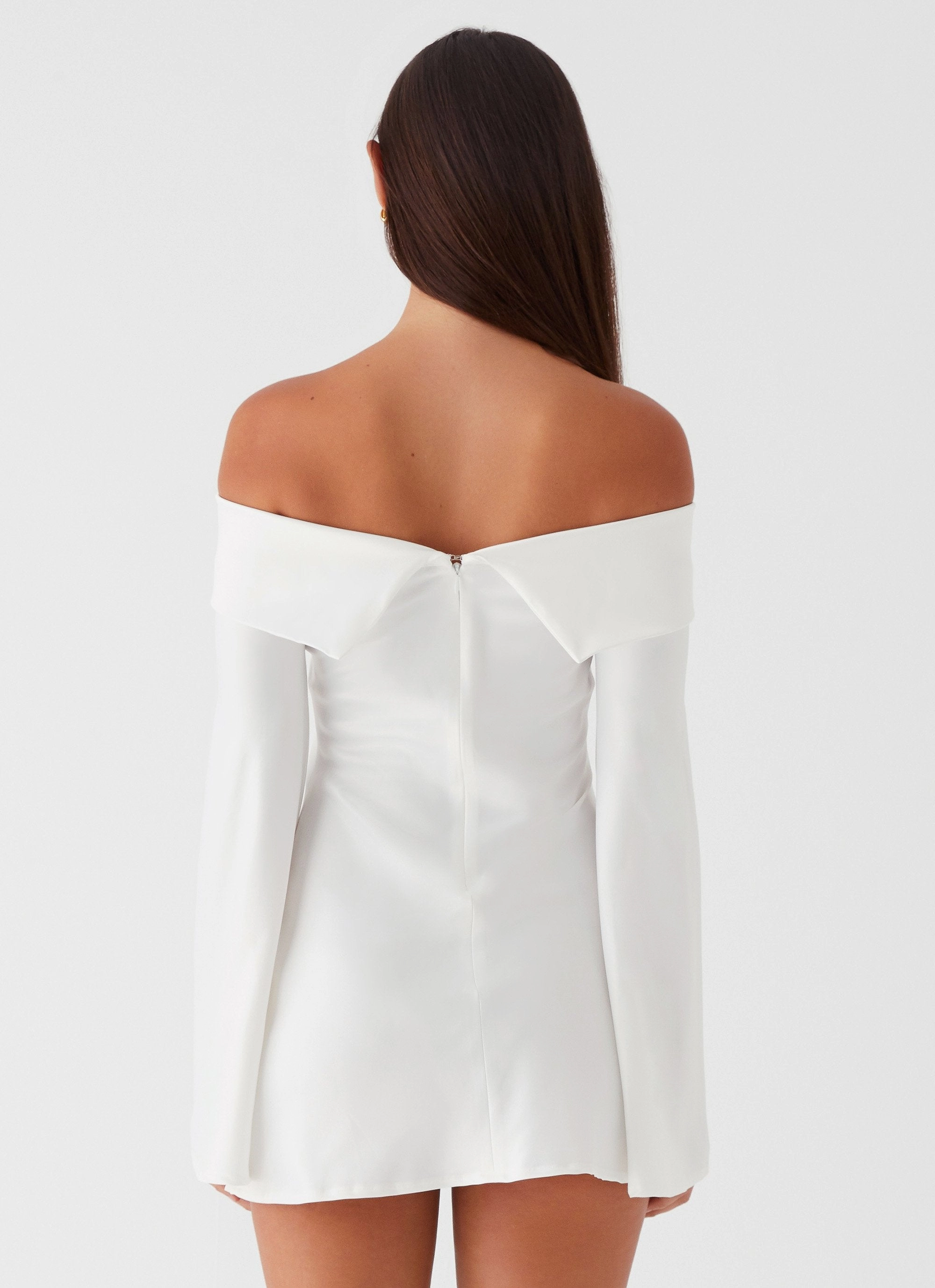 Flattering and Chic Timeless Appeal Lumina Long Sleeve Mini Dress - White