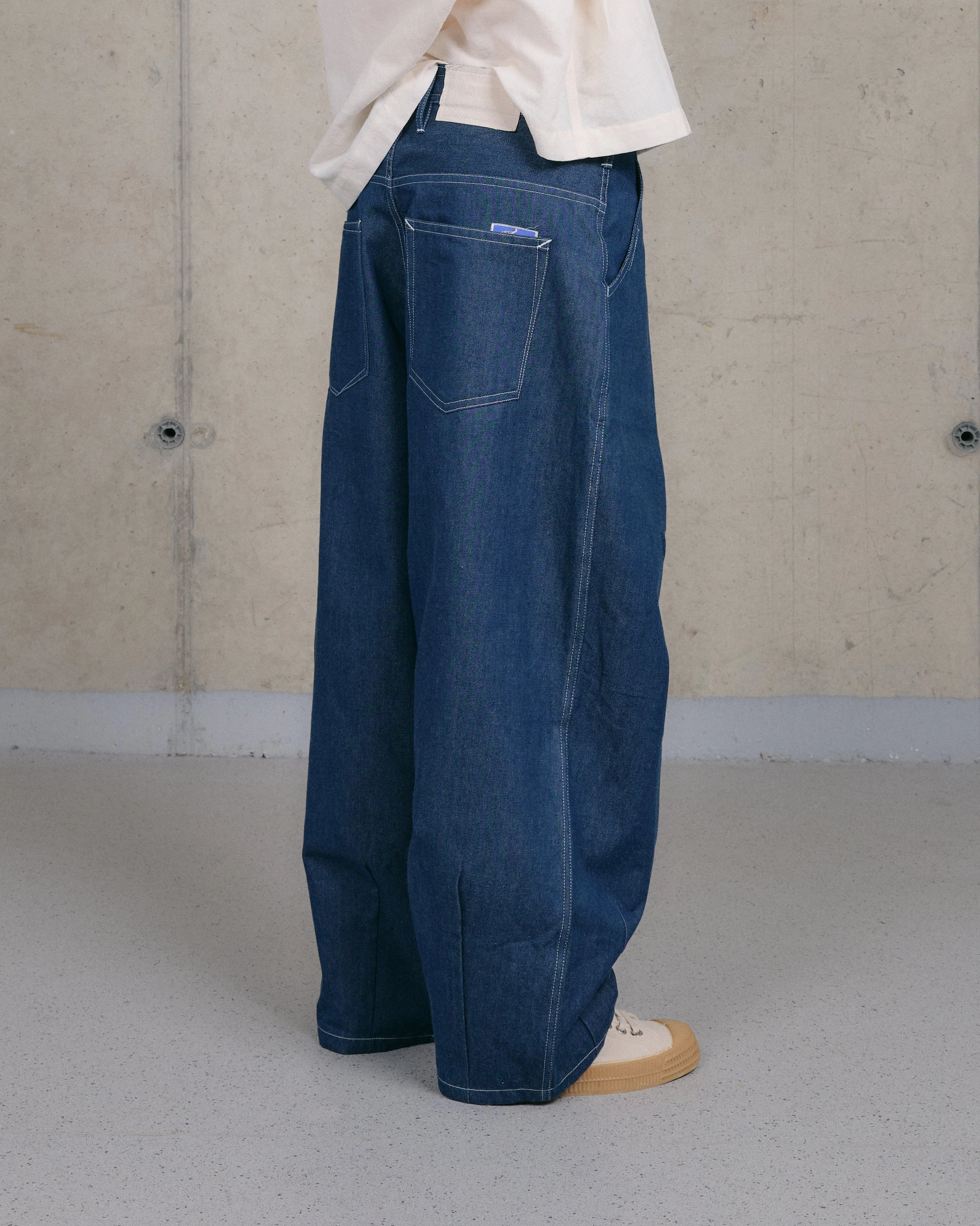 Lush Jeans - Dark Denim Wonky-Wear Farm Scene Versatile Fit