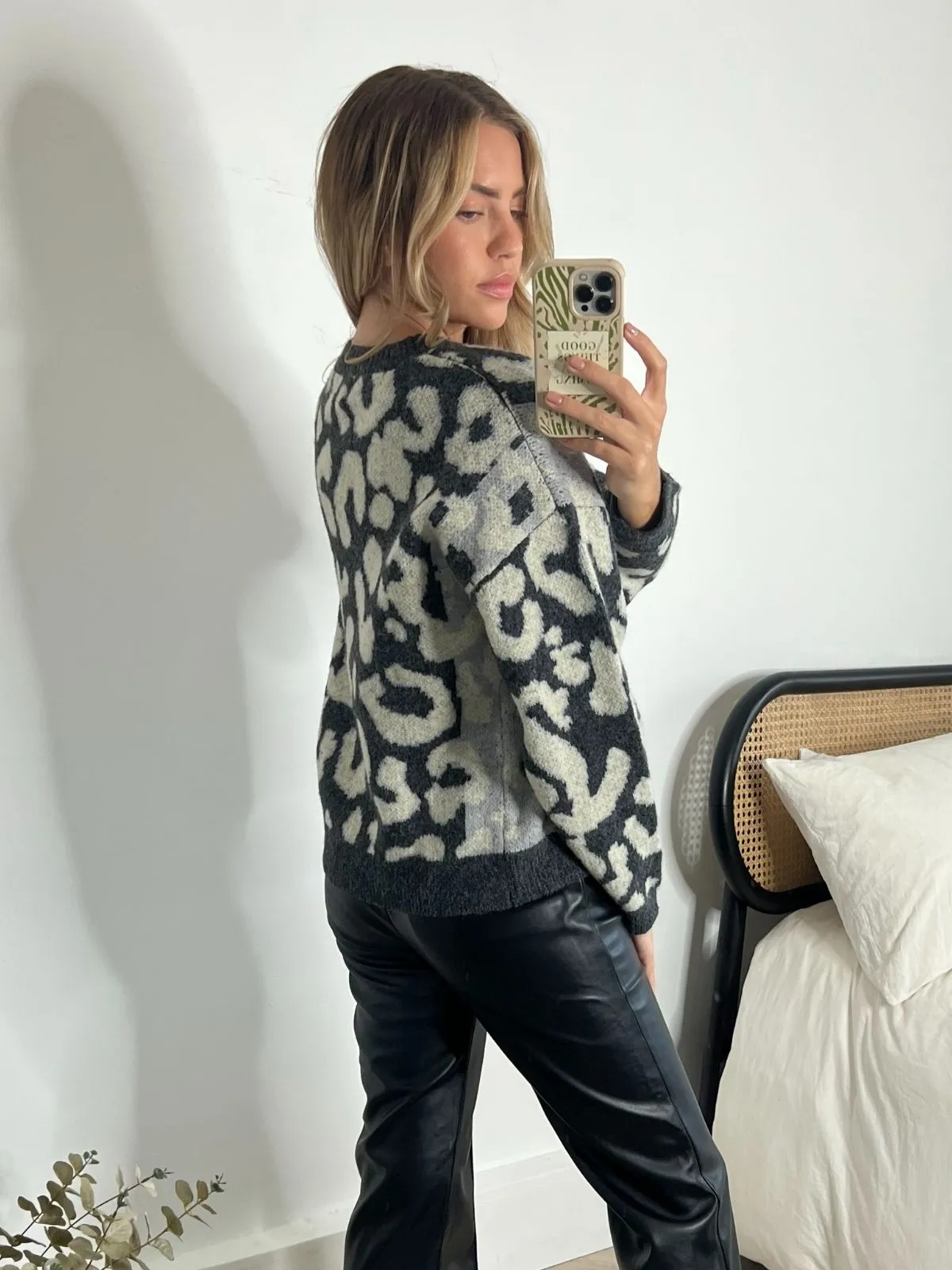 Heat Retention Technology Norah Chunky Animal Colourblock Jumper / Charcoal