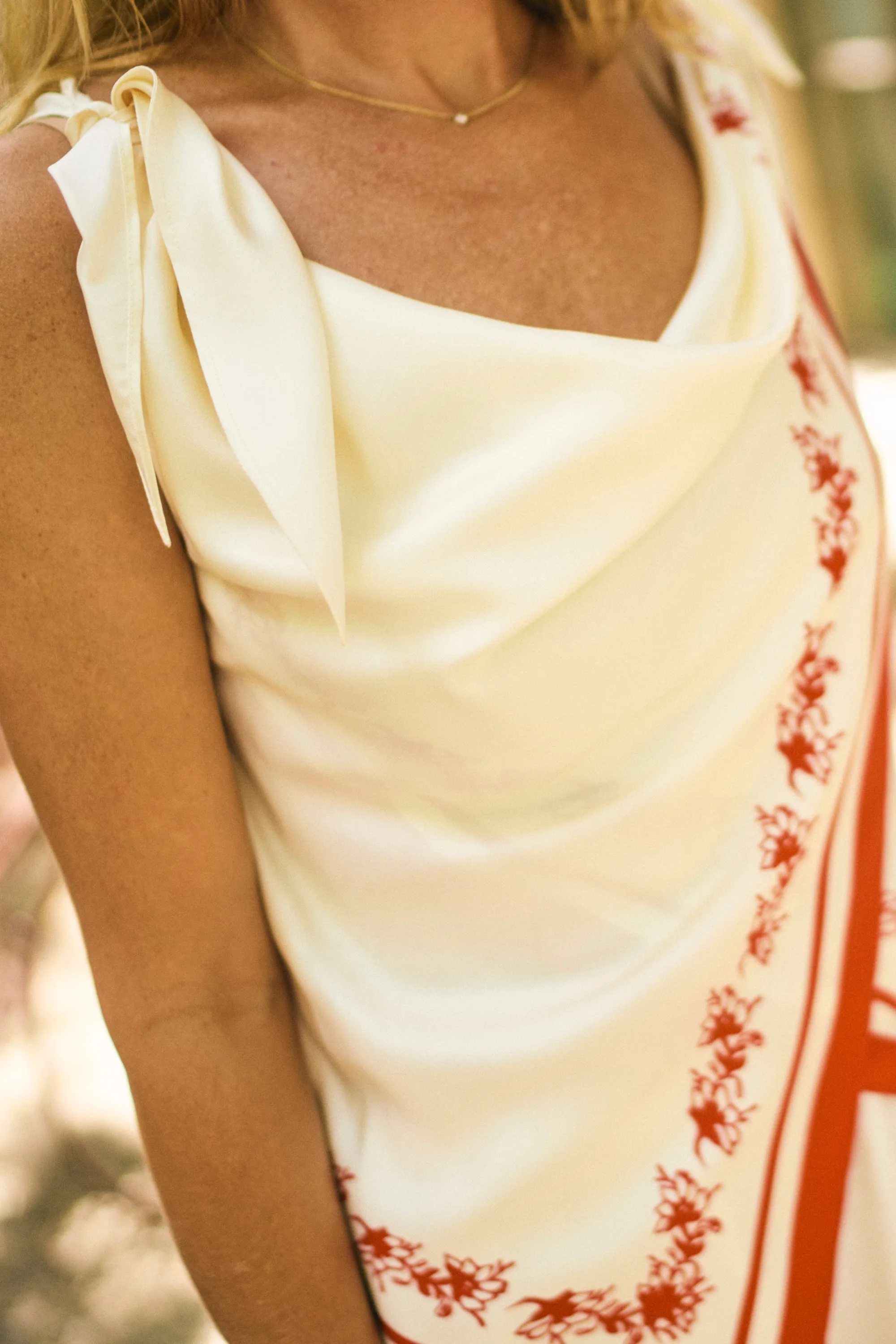 MASON'S DAUGHTER | Lily Scarf Top, Red & White Floral Silk Twill Stylish Fit