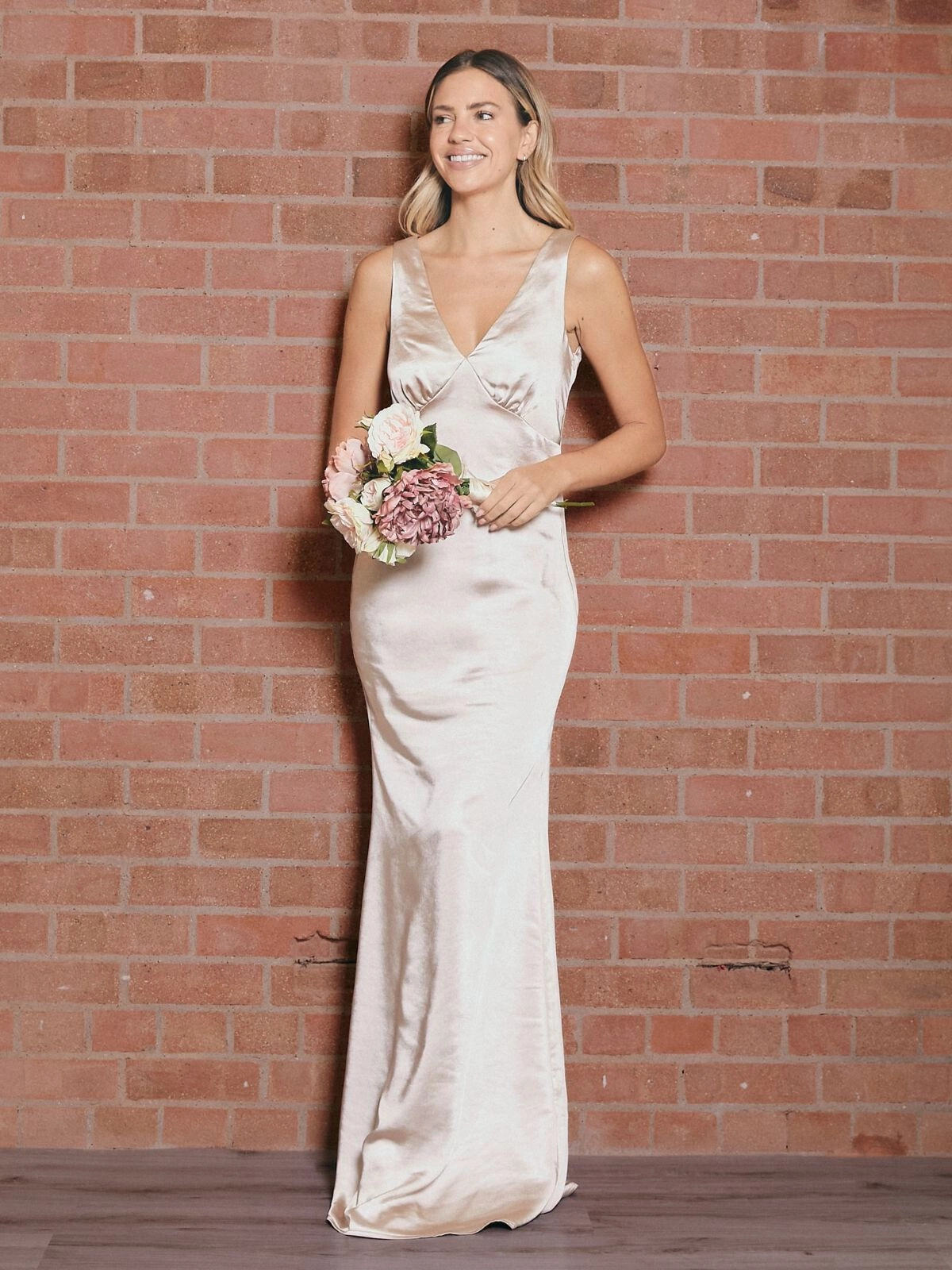 V Neck Satin Maxi Dress / Champagne Balanced Texture