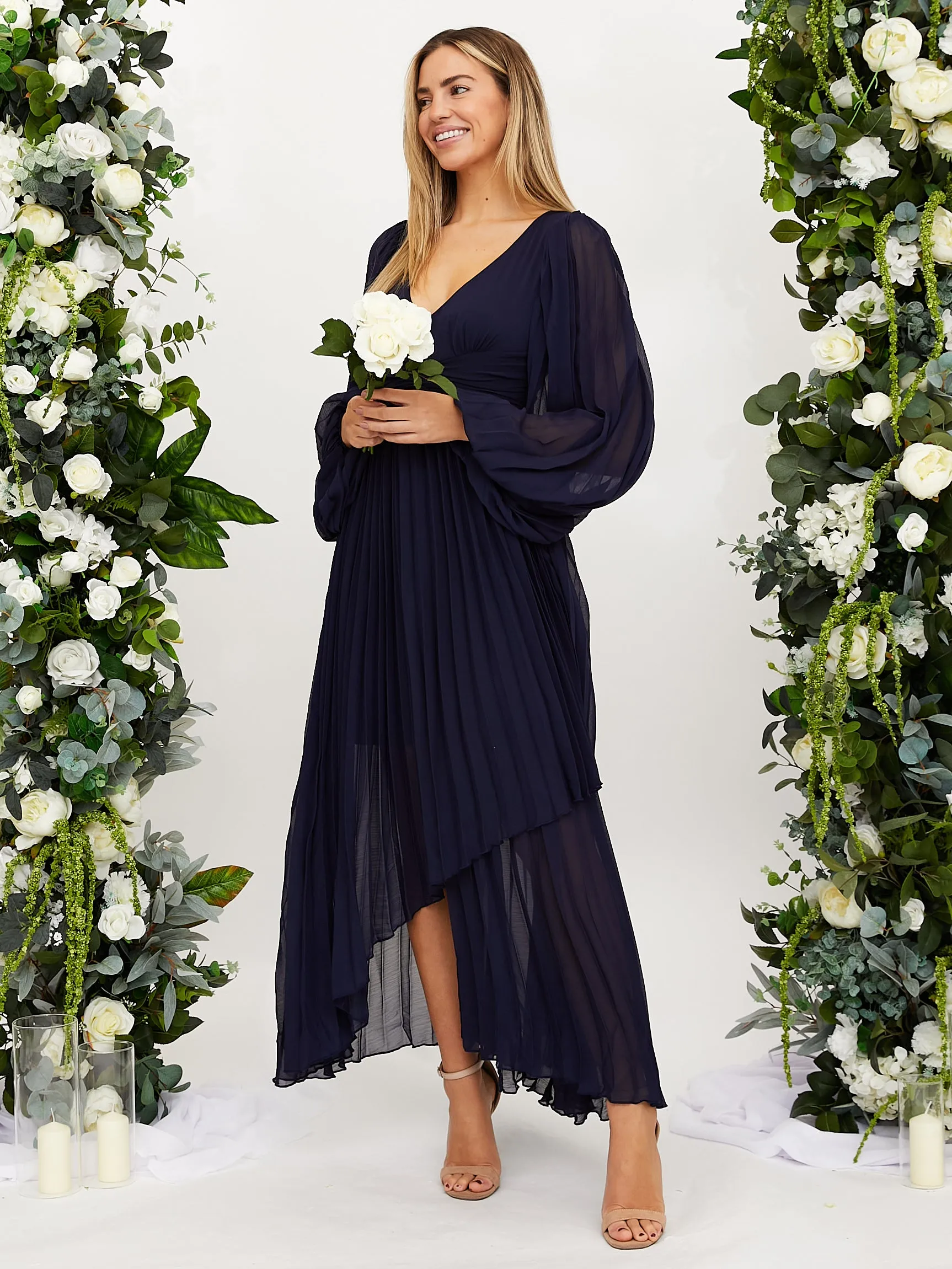 Fluid movement Toni Long Sleeved Pleated Maxi Dress / Navy
