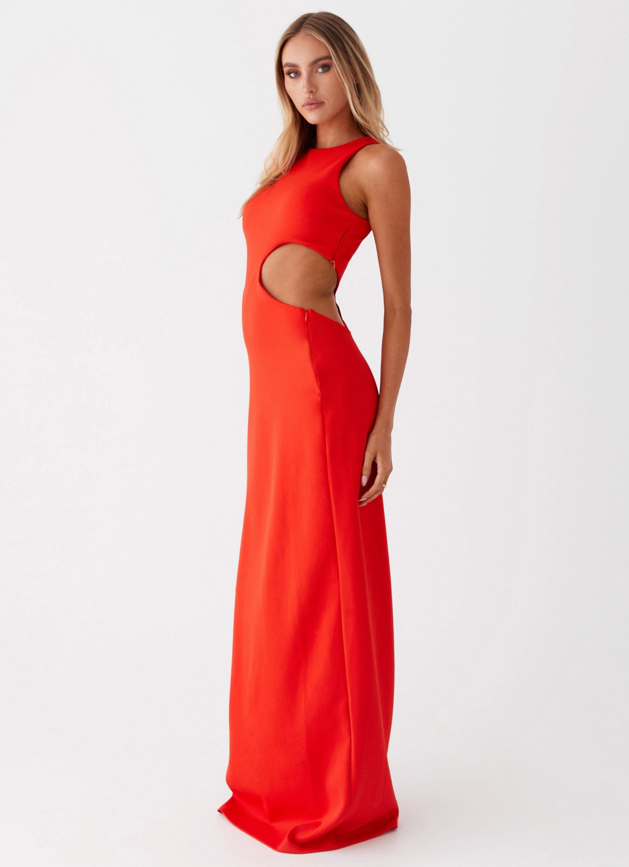 Inner Smile Interchangeable-Detail Vaeloria Maxi Dress - Red