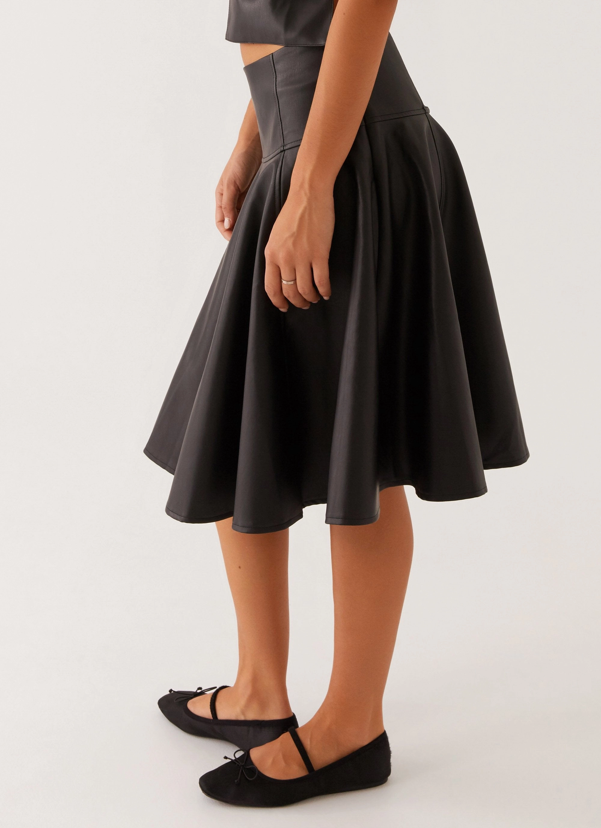 Vibrant Touch Graceful Look Tyler Midi Skirt - Black