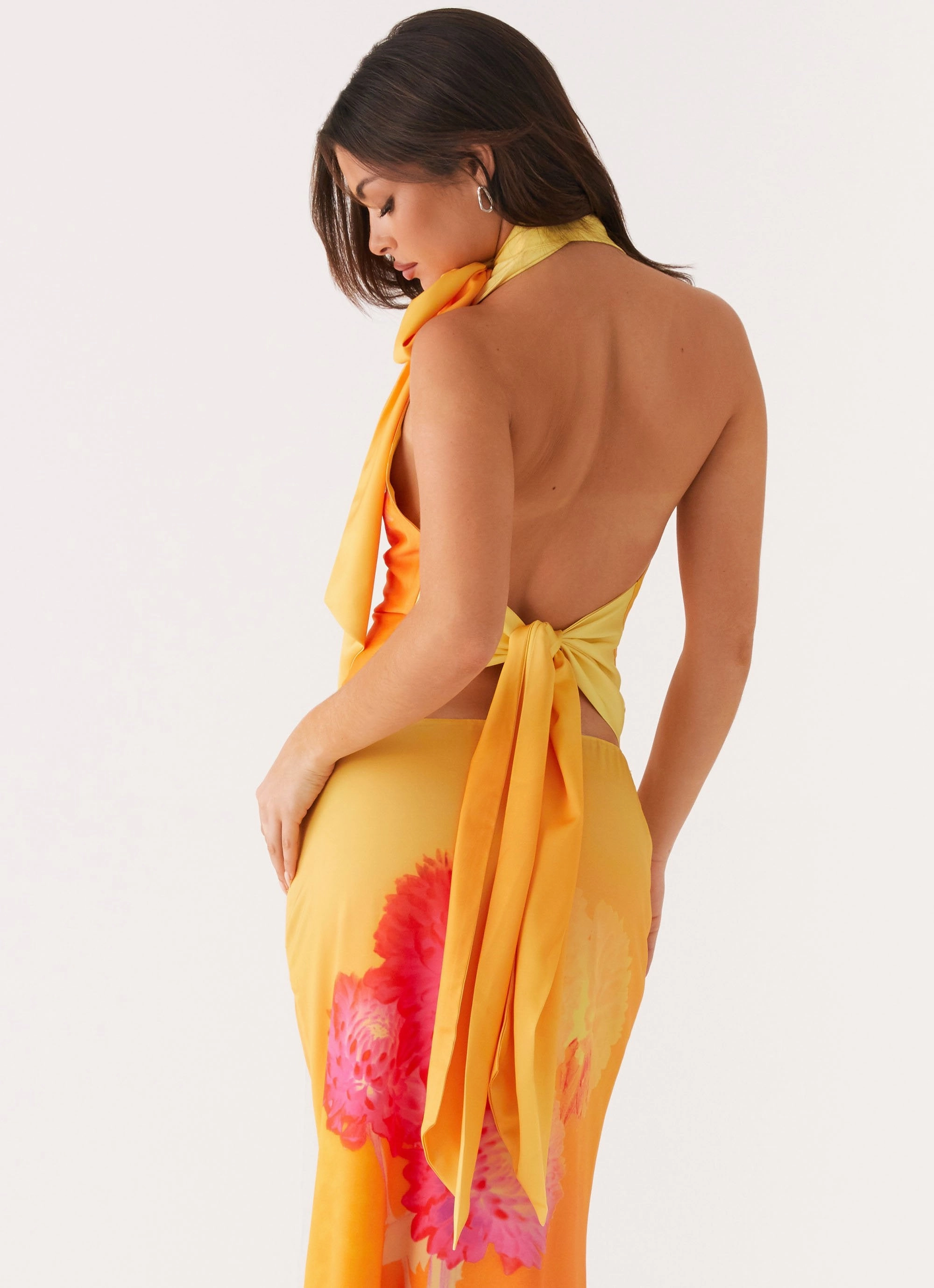 Low Profile Stitching NonRestrictiveCut Nala Top - Orange Floral