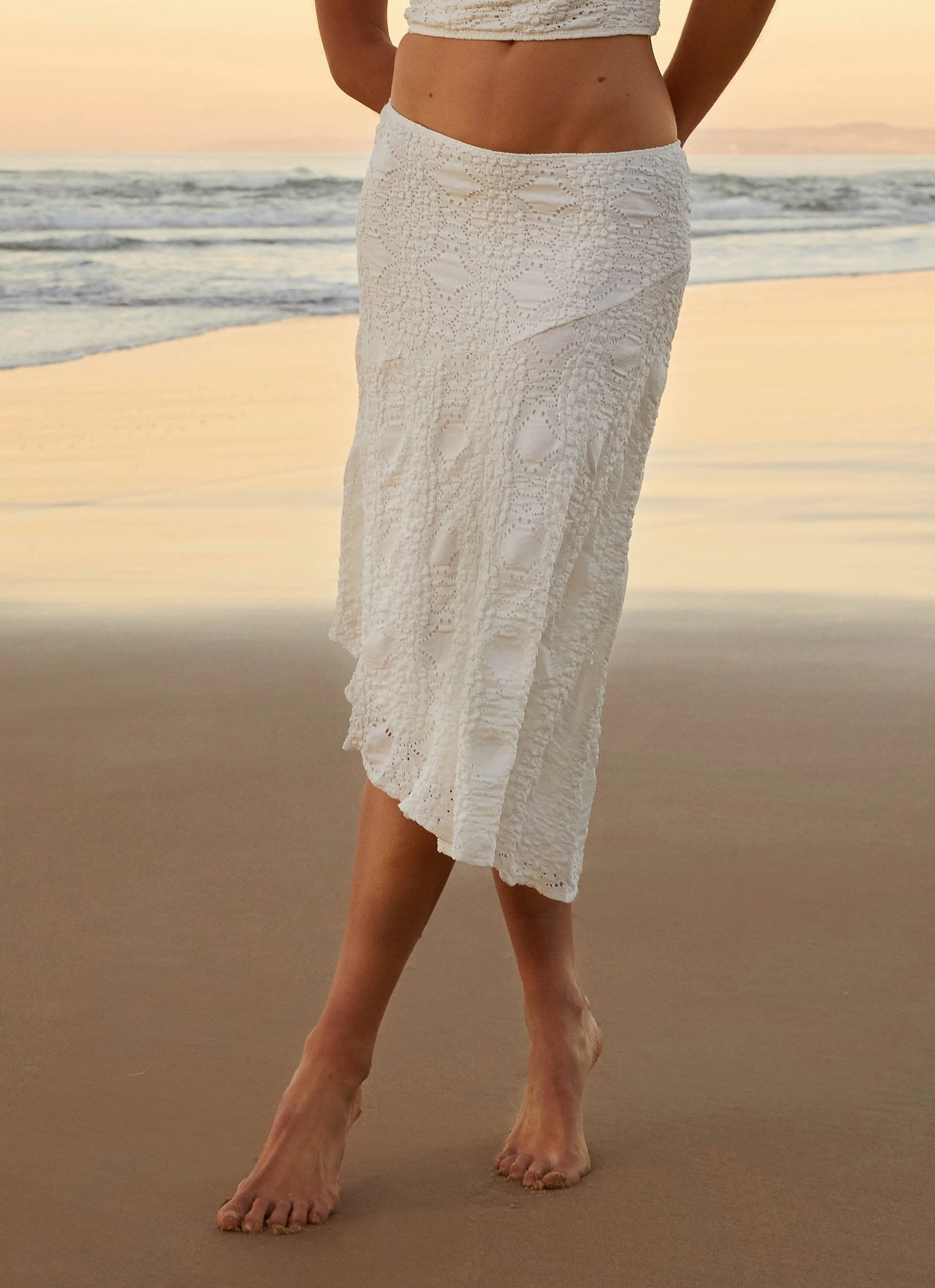 Diamond Sky Midi Skirt - White Romantic Vibe